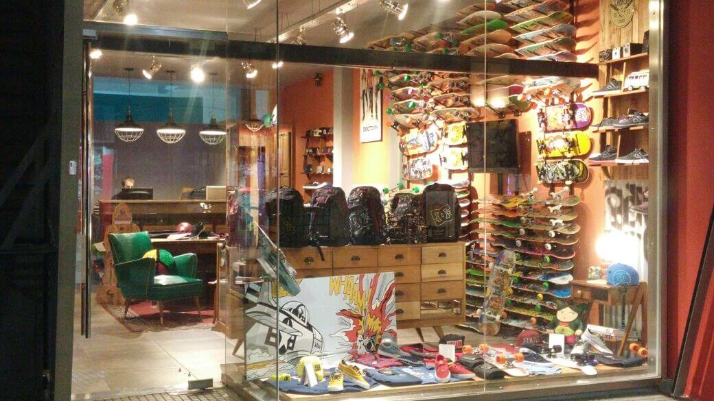 Sportfanatic Tacuarí — frente del local de noche