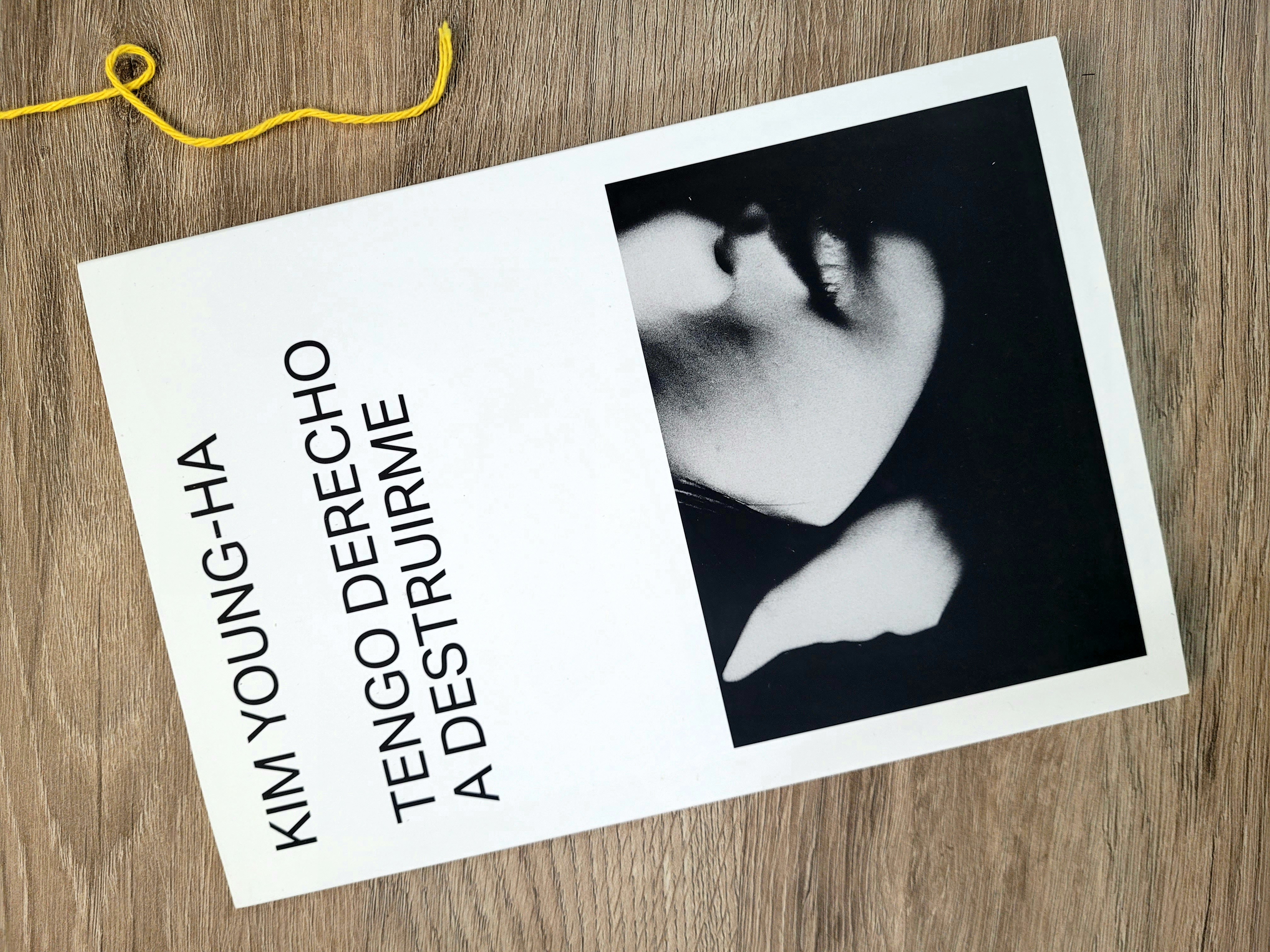 Suscriptora con su libro