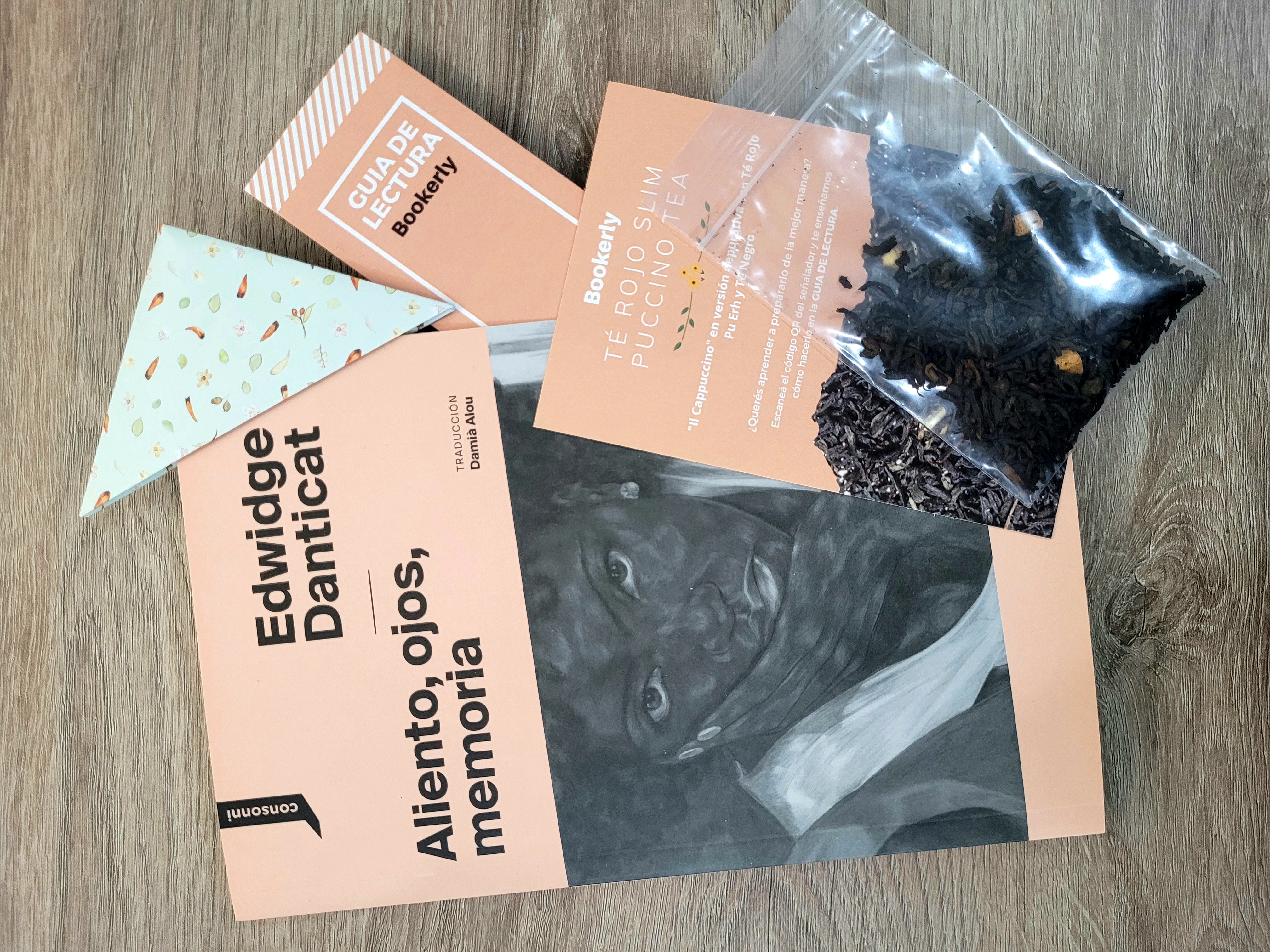 Entrega Bookerly con libro y té