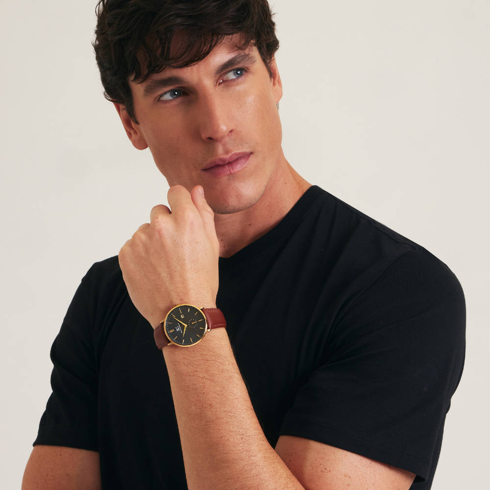 Relógio Masculino Bronx Seconds Dourado Fundo Preto Couro Marrom