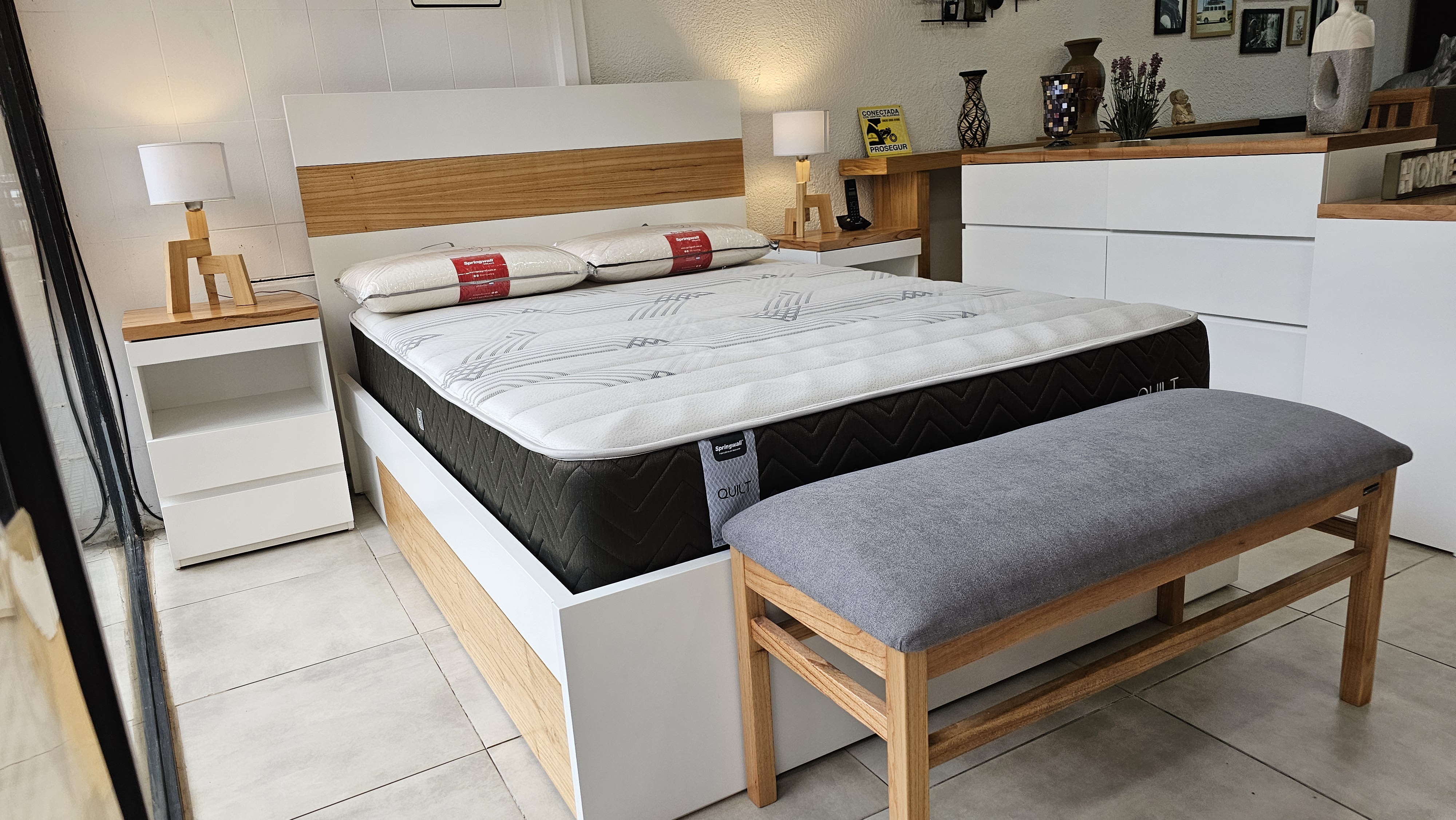 Interior showroom Avenida Belgrano 2061 Amoblamientos JJ
