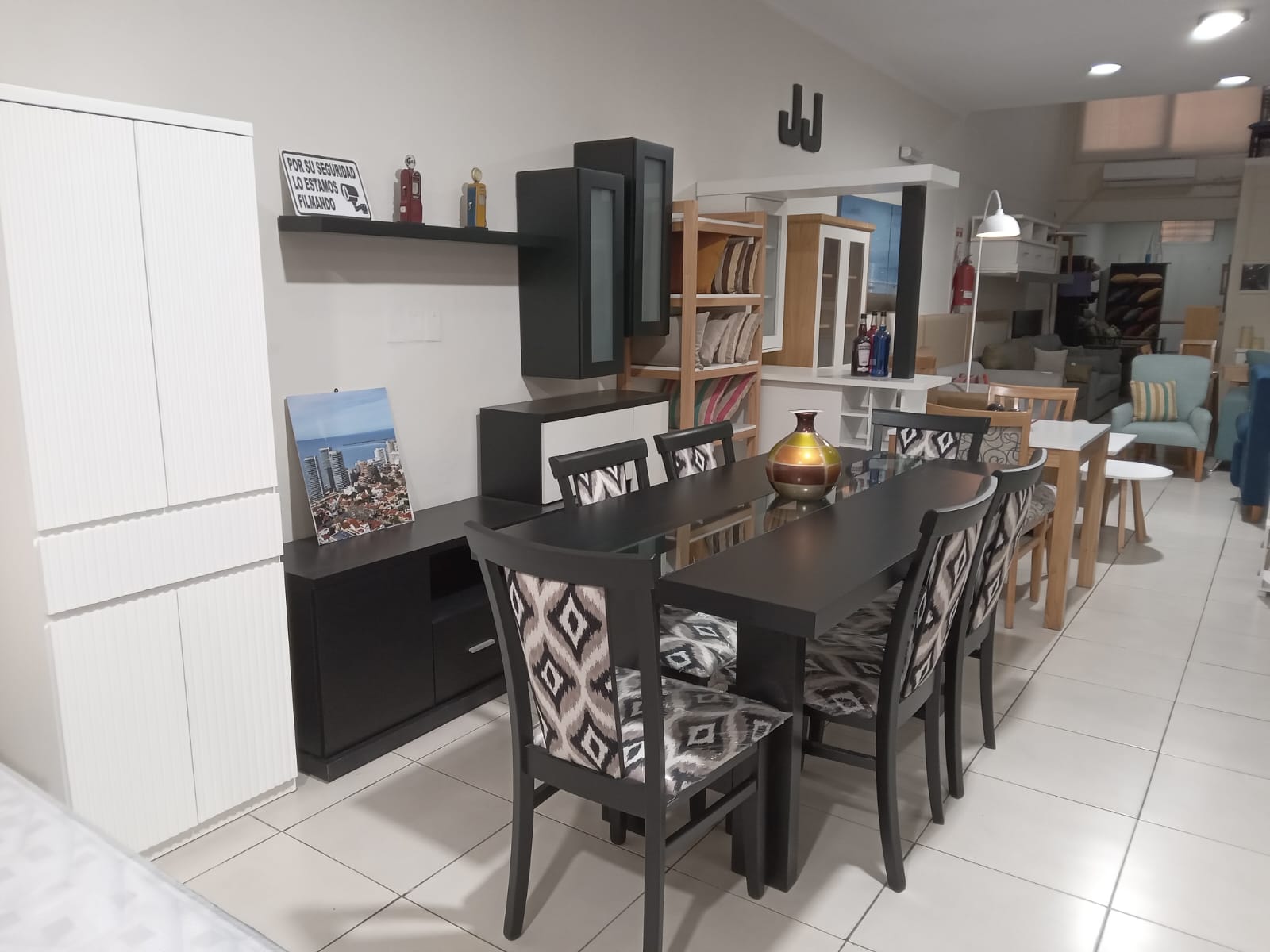 Interior showroom Rivadavia 7642 Amoblamientos JJ