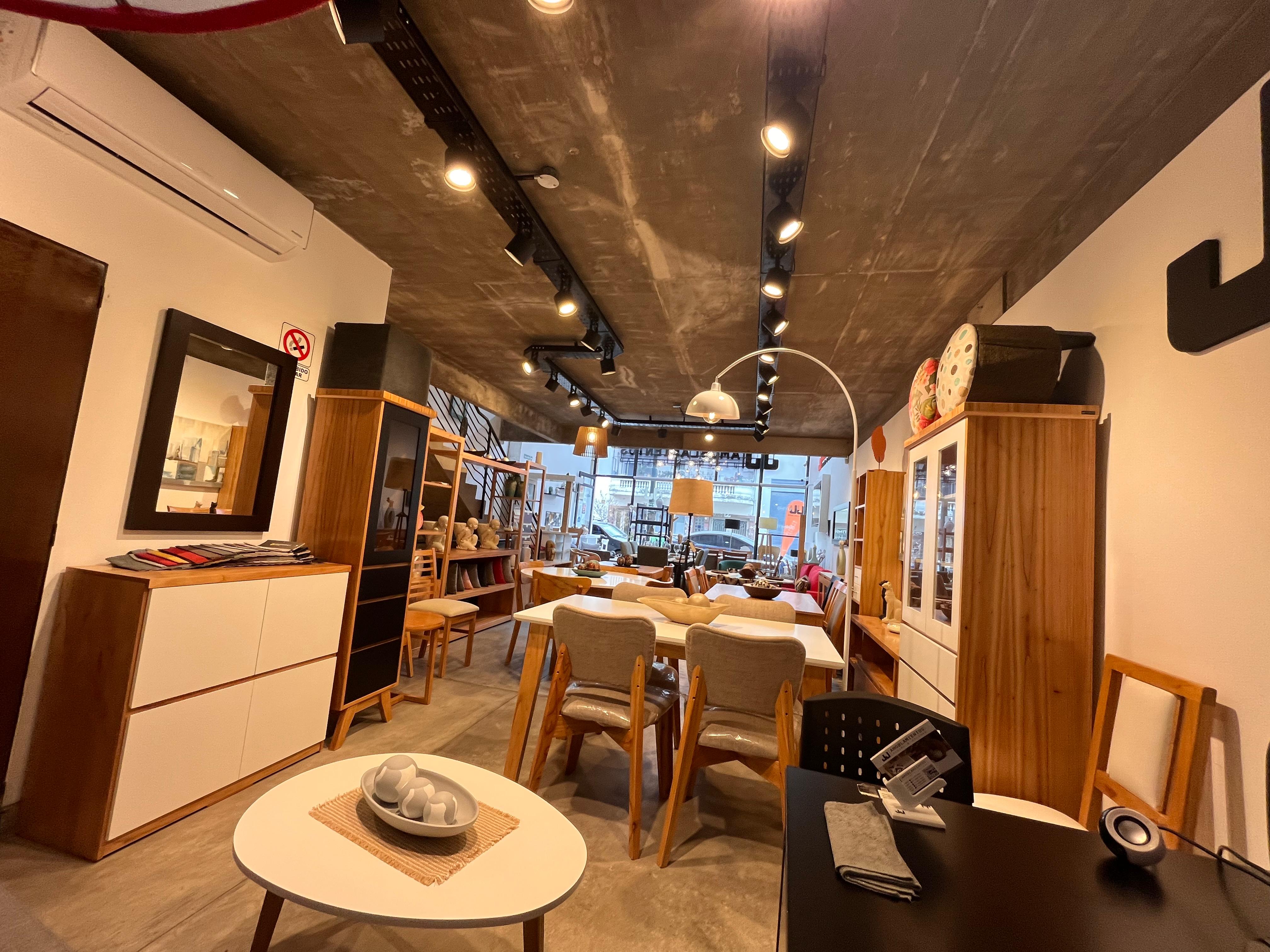 Interior del showroom de Amoblamientos JJ Palermo