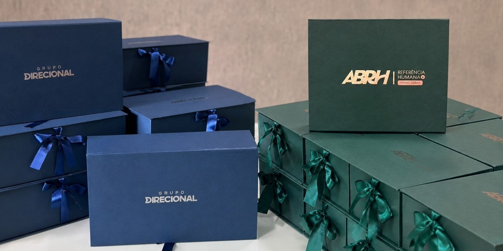 Caixas de presentes corporativos personalizadas para o Grupo Direcional e para a ABRH.