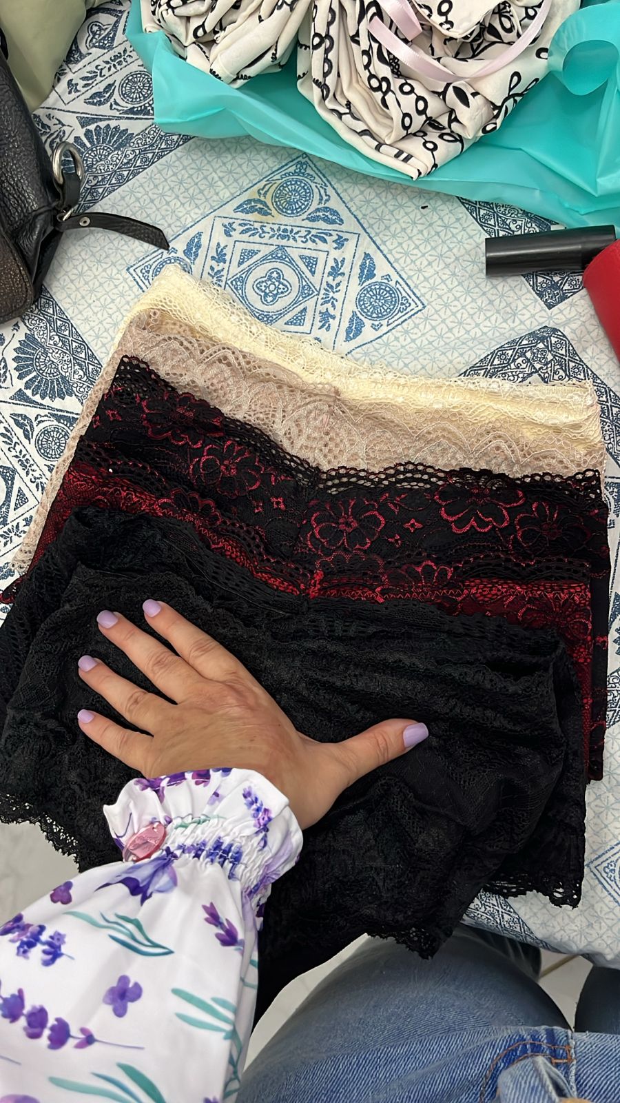 Foto enviada por cliente no WhatsApp com as peças recebidas