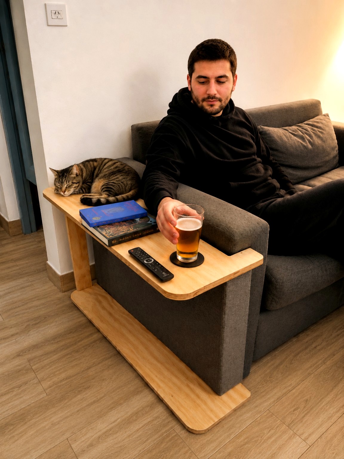 Mesa Auxiliar Purfect en uso real junto al sill&oacute;n