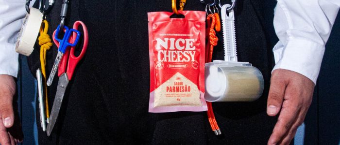 NICE Cheesy sobre macarrão