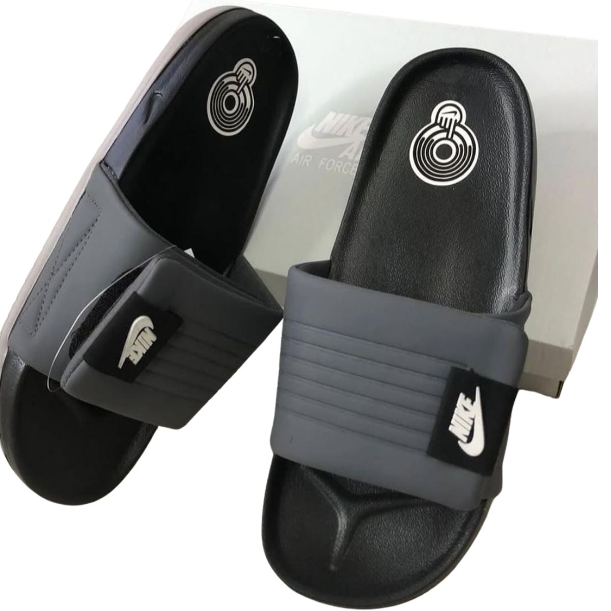 COMPRAR Sandalias Nike Mujer Si buscas sandalias Nike mujer, estás en el lugar correcto. En ONLINESHOPPINGCENTERG tenemos los mejores modelos, cómodos, deportivos y al mejor precio. Aquí encontrarás todo lo que necesitas saber antes de comprar. 1. ¿Por qué comprar sandalias Nike mujer? Las sandalias Nike mujer son ideales para el día a día, la playa, el gimnasio o simplemente para estar cómoda. Algunos beneficios: Amortiguación suave (tecnología Solarsoft o Phylon). Diseño ergonómico (soporte para el arco del pie). Materiales resistentes (correa de tela o goma duradera). Estilo deportivo y casual. ¿Quieres sandalias Nike mujer? Revisa nuestras ofertas exclusivas. 2. Modelos más vendidos de sandalias Nike mujer Nike Benassi JDI Material: Espuma suave. Ideal para: Playa, piscina o uso diario. Colores: Negro, blanco, rosas. Nike Victori One Slide Material: Correa ancha y suela acolchada. Ideal para: Deporte y caminatas. Nike Kawa Slide Material: Goma resistente al agua. Ideal para: Ducha, gimnasio o viajes. ¿No encuentras tu talla? Tenemos sandalias Nike para mujer en todas las tallas (EU 36-42). 3. ¿Dónde comprar sandalias Nike mujer ? En ONLINESHOPPINGCENTERG vendemos sandalias Nike mujer 100% de calidad , con envío rápido a: Perú (Lima, Arequipa, Trujillo). México (CDMX, Guadalajara, Monterrey). Colombia (Bogotá, Medellín, Cali). Chile, Argentina, Costa Rica y más. ¿Buscas sandalias Nike mujer en Bogotá o sandalias Nike mujer en México DF? ¡Envío en 24-48h! 4. Sandalias Nike mujer vs Otras Marcas Si no estás segura, compara: Marca Modelo Mejor para Nike Benassi JDI Comodidad diaria Adidas Adilette Deporte y agua Jordan Slide Estilo urbano ¿Te gustan también las chanclas Nike hombre o sandalias Adidas mujer? Tenemos una gran selección. 5. Preguntas frecuentes sobre sandalias Nike mujer ¿Cómo elegir mi talla en sandalias Nike mujer? Nike suele venir ajustado. Si usas talla 38, mejor pide 38.5. Revisa nuestra guía de tallas antes de comprar. ¿Las sandalias Nike mujer son resistentes al agua? Sí, modelos como Nike Kawa Slide o Benassi son perfectos para agua. ¿Dónde comprar sandalias Nike mujer? En ONLINESHOPPINGCENTERG tenemos rebajas y outlet Nike. ¿Cuál es la mejor sandalia Nike mujer para caminar? Nike Victori One Slide (soporte extra para el arco). ¿Hacen envíos a mi país? ¡Sí! Enviamos a Perú, México, Chile, Colombia, Argentina y más. 6. ¿Lista para comprar tus sandalias Nike mujer? Visita ONLINESHOPPINGCENTERG y encuentra: Sandalias Nike mujer Ofertas exclusivas Envío rápido a toda Latinoamérica ¿Prefieres chanclas Adidas hombre o sandalias Jordan para hombre? ¡También las tenemos! ¡Compra ahora!