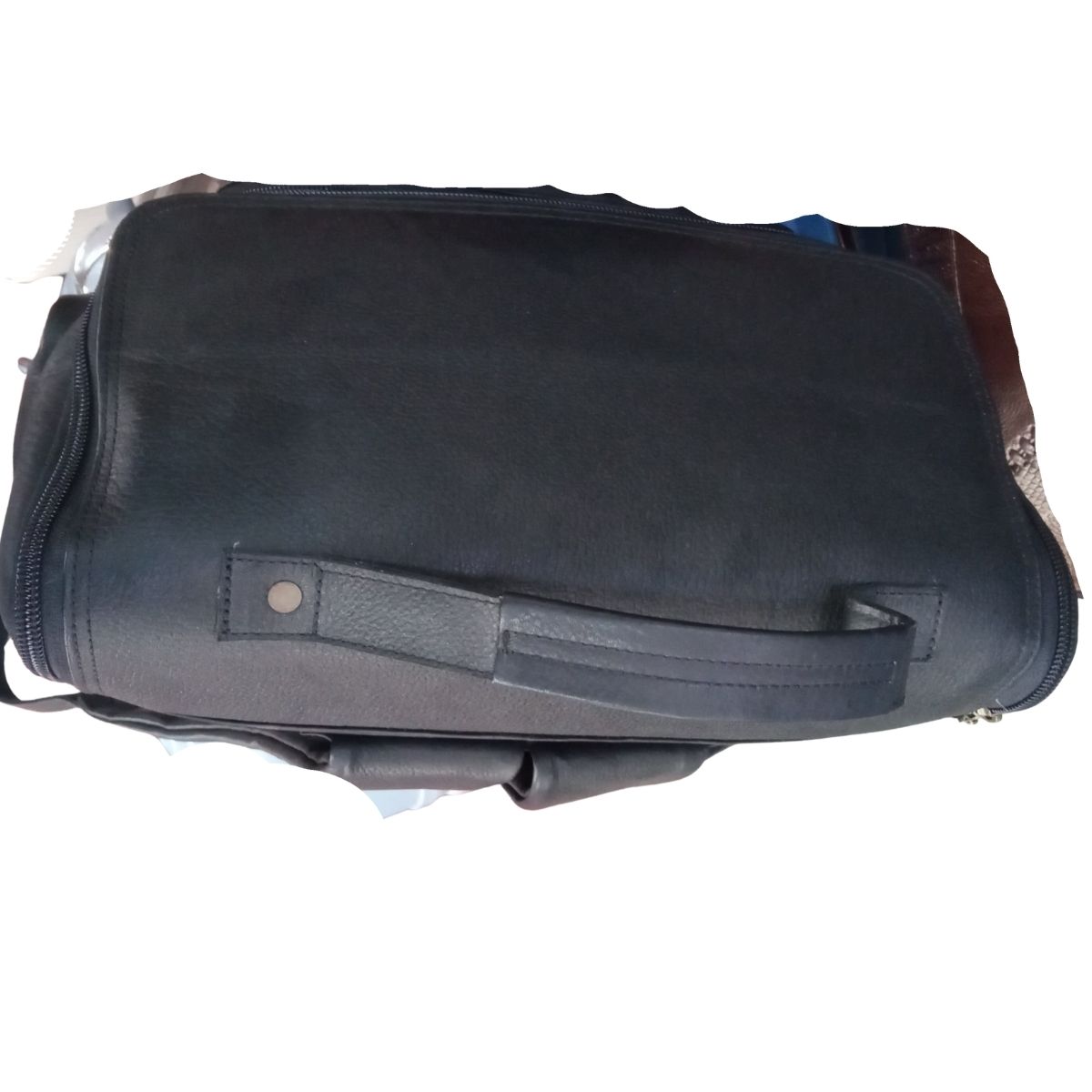 Bolsos Velez Calidad, Estilo y Diseño en Cuero Bienvenido a Onlineshoppingcenterg, tu tienda especializada en bolsos Velez. Si buscas un accesorio duradero, elegante y 100% en cuero, has llegado al lugar correcto. Aquí te explicamos todo lo que necesitas saber para encontrar el bolso Velez perfecto para ti. Descubre Nuestra Colección de Bolsos Velez Los bolsos Velez son sinónimo de artesanía y calidad colombiana. Ofrecemos una amplia gama de modelos para hombre y mujer, diseñados para durar años y lucir siempre bien. Bolsos Velez para Hombre: Estilo y Funcionalidad Nuestra sección para hombre está llena de opciones prácticas y modernas. Encuentra el complemento ideal para tu día a día. Mochila Cuero Hombre: Perfecta para el trabajo o la universidad. Guarda tu laptop y tus cosas con total seguridad y estilo. Morral Velez Hombre: Un clásico renovado. Ideal para viajes cortos o como bolso manos libres hombre Velez. Bandolera Hombre Piel: La elección más trendy. Lleva lo esencial a la mano con un toque de sofisticación. Tenemos bandolera hombre cuero y bandolera de piel para hombre. Bolso Cuero Hombre: Desde maletín Velez para ejecutivos hasta bolso carriel para hombre, tenemos el diseño formal que necesitas. Bolsos Velez para Mujer: Elegancia y Versatilidad Diseños que combinan con todo y se adaptan a cualquier ocasión. La bolso Velez mujer es un accesorio indispensable. Morral Velez Mujer: La comodidad es tendencia. Nuestros morrales Velez mujer son espaciosos y ligeros. Bolsos Manos Libres Mujer: Libertad para moverte. Diseños crossbody que mantienen tus cosas seguras y tus manos libres. Carteras y Totes: Elegancia pura. Encuentra desde carteras compactas hasta bolsos Velez mujer grandes para el día. ¿Por Qué Comprar un Bolso Velez en Cuero? Elegir un bolso de cuero para hombre o mujer Velez es una decisión inteligente. El cuero genuino es resistente, envejece con belleza y protege tus pertenencias. A diferencia de otros materiales, un bolso de piel hombre Velez mejora con el tiempo, adquiriendo un carácter único. Bolsos Velez en Promoción y Outlet ¡Aprovecha las mejores oportunidades! En Onlineshoppingcenterg frequently tenemos bolsos Velez en promoción y una sección de bolsos Velez outlet con descuentos increíbles en modelos de colecciones pasadas. Encuentra bolsos Velez hombre económicos y bolsos Velez mujer de alta calidad a precios irresistibles. Es tu chance de tener un producto Velez. ¿Cómo Comprar Tu Bolso Velez en Onlineshoppingcenterg? Comprar en nuestra tienda es fácil, seguro y rápido. Navega: Explora nuestras categorías (velez bolsos hombre, velez bolsos mujer). Elige: Selecciona tu bolso Velez favorito. Revisa todas las fotos y la descripción. Añade al Carrito: Haz clic en "Comprar". Paga: Elige tu método de pago seguro. Recibe: ¡Empacamos y enviamos tu pedido a toda Colombia!En Onlineshoppingcenterg, somos expertos en bolsos Velez. Te garantizamos autenticidad, calidad y el mejor servicio. ¡Compra con confianza! Preguntas Frecuentes: Bolsos Velez para Hombre En Onlineshoppingcenterg, queremos que tu experiencia de compra sea perfecta. Aquí respondemos las dudas más comunes sobre nuestros bolsos Velez hombre. ¿Todos los bolsos Velez para hombre son de cuero genuino? ¡Sí! Todos nuestros bolsos Velez hombre cuero están fabricados en cuero legítimo de primera calidad. Esto garantiza durabilidad, resistencia y ese look único que mejora con el tiempo. ¿Qué diferencia hay entre una mochila de cuero y un morral? La mochila de cuero para hombre suele tener dos correas para los hombros y un diseño más ergonómico. El morral de cuero hombre normalmente se cuelga de una sola correa, cruzada o en un hombro. Ambos son excelentes opciones como bolso manos libres hombre Velez. ¿Qué puedo llevar en una bandolera de piel para hombre? Nuestras bandolera hombre piel están diseñadas para llevar lo esencial: teléfono, billetera, llaves, documentos pequeños y hasta una tablet. Son perfectas para el día a día. ¿Cómo elijo la talla correcta? En la página de cada producto (como bolso messenger Velez o morral Velez hombre) encontrarás las dimensiones exactas en centímetros. Te recomendamos compararlas con un bolso que ya tengas y uses. ¿Hacen envíos a mi ciudad? ¡Absolutamente! En Onlineshoppingcenterg enviamos nuestros bolsos de cuero para hombre artesanales a todos los departamentos de Colombia, incluyendo Antioquia, Santander, Chocó, Vichada y Guaviare. ¿Cómo sé si un bolso Velez es de buena calidad? Comprando en Onlineshoppingcenterg tienes la garantía de buena calidad. Todos nuestros productos son 100% de alta calidad de la marca Velez. Desconfía de precios demasiado bajos en otros sitios. ¿Dónde Comprar Bolsos Velez? Envíos a Todo Colombia ¿Buscas bolsos Velez en Bogotá, Medellín o cualquier rincón del país? En Onlineshoppingcenterg lo hacemos simple. No importa si estás en una gran ciudad o en un departamento más alejado, te llevamos la mejor calidad Velez directamente a tu puerta. Compra Bolsos Velez Desde Cualquier Lugar Sabemos que la calidad de los bolsos Velez es famosa en toda Colombia. Por eso, nos especializamos en llegar a donde estés. Bolsos Velez en Antioquia: Para nuestros clientes en Medellín y todo Antioquia, ofrecemos envíos rápidos y seguros. Bolsos Velez en Santander: Llevamos mochilas de cuero para hombre y bolsos Velez mujer a Bucaramanga y toda la región. Bolsos Velez en Chocó: Conectamos la calidad Velez con el departamento de Chocó con total confiabilidad. Llegamos a Otras Regiones de Colombia Nuestra cobertura es nacional. También enviamos nuestros productos a departamentos como: Bolsos Velez en Vichada Bolsos Velez en Guaviare Incluso, realizamos envíos internacionales para colombianos extrañados. Si buscas bolsos Velez en Venezuela, contáctanos para coordinar tu pedido. La Mejor Alternativa a las Tiendas Físicas ¿No hay una tienda Velez cerca? No es un problema. Onlineshoppingcenterg es la forma más fácil y confiable de conseguir tus bolsos Velez favoritos sin salir de casa. Ofrecemos precios competitivos, promociones constantes. ¿Cómo funciona? Compra Online: Elige tu bolso de cuero hombre en nuestro sitio web. Nosotros Lo Preparamos: Empaquetamos tu pedido con cuidado. Llega a Tu Casa: Nuestra logística se encarga de que recibas tu morral Velez o bandolera de cuero hombre donde nos digas. ¡No dejes que la ubicación te impida tener el mejor bolso! En Onlineshoppingcenterg te conectamos con el estilo y calidad Velez, estés donde estés.