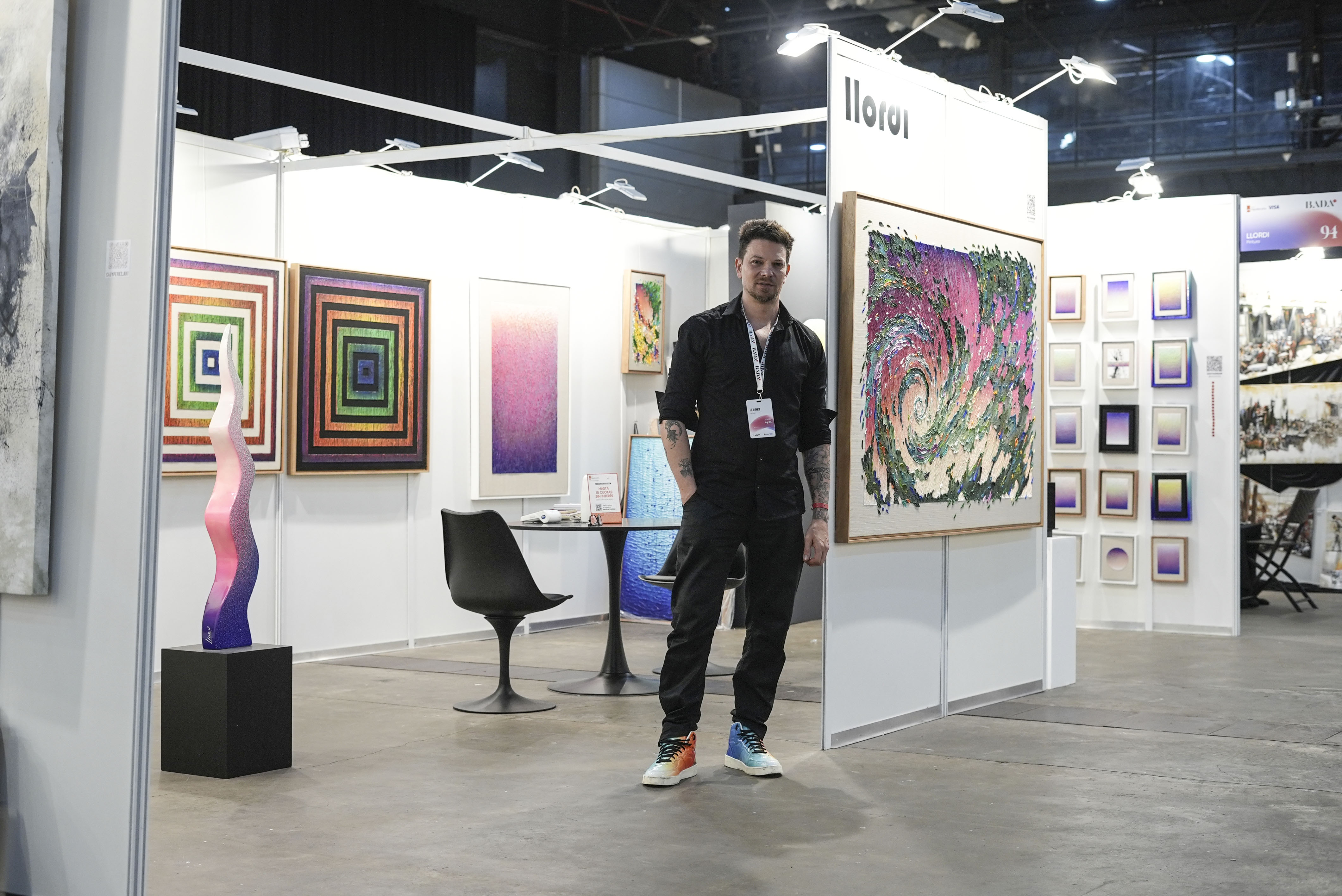 Retrato de Guido Llordi, artista plástico argentino, en su galería cerca del Obelisco