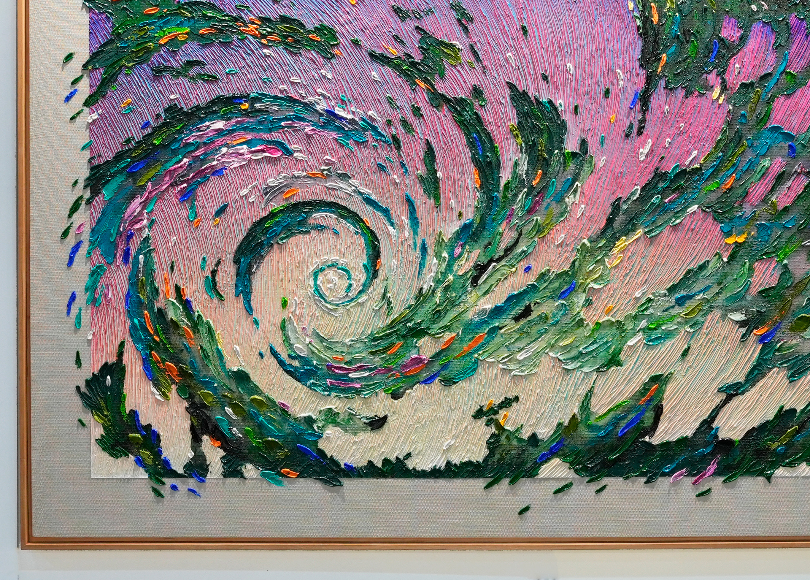 Detalle macro de texturas y aerograf&iacute;a en obra de Guido Llordi