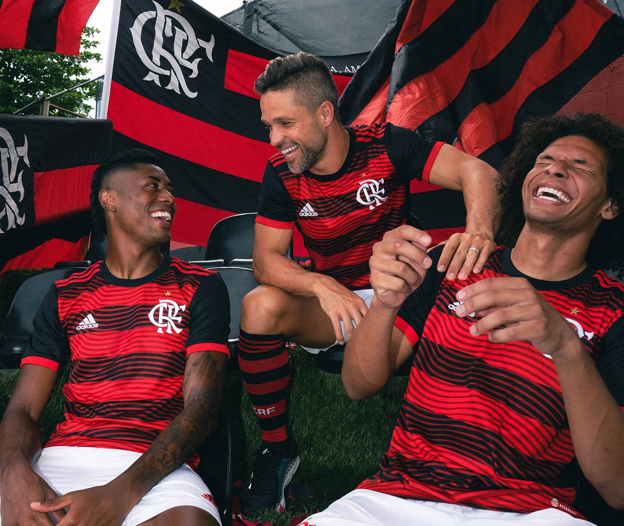 camisa-flamengo-2021-2022-vermelha-preta-adidas