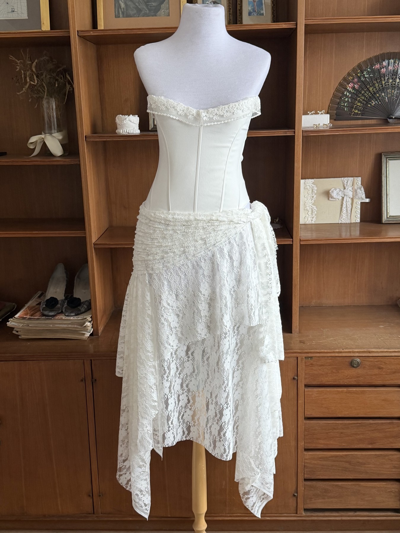 Conjunto custom blanco para una ocasi&oacute;n especial