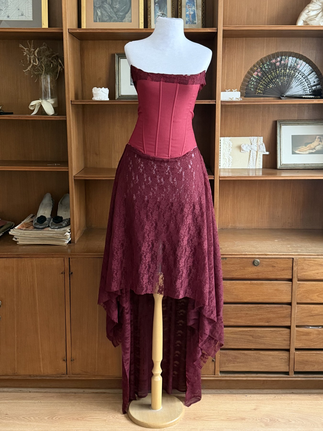 Conjunto custom bord&oacute; con corset y falda de encaje