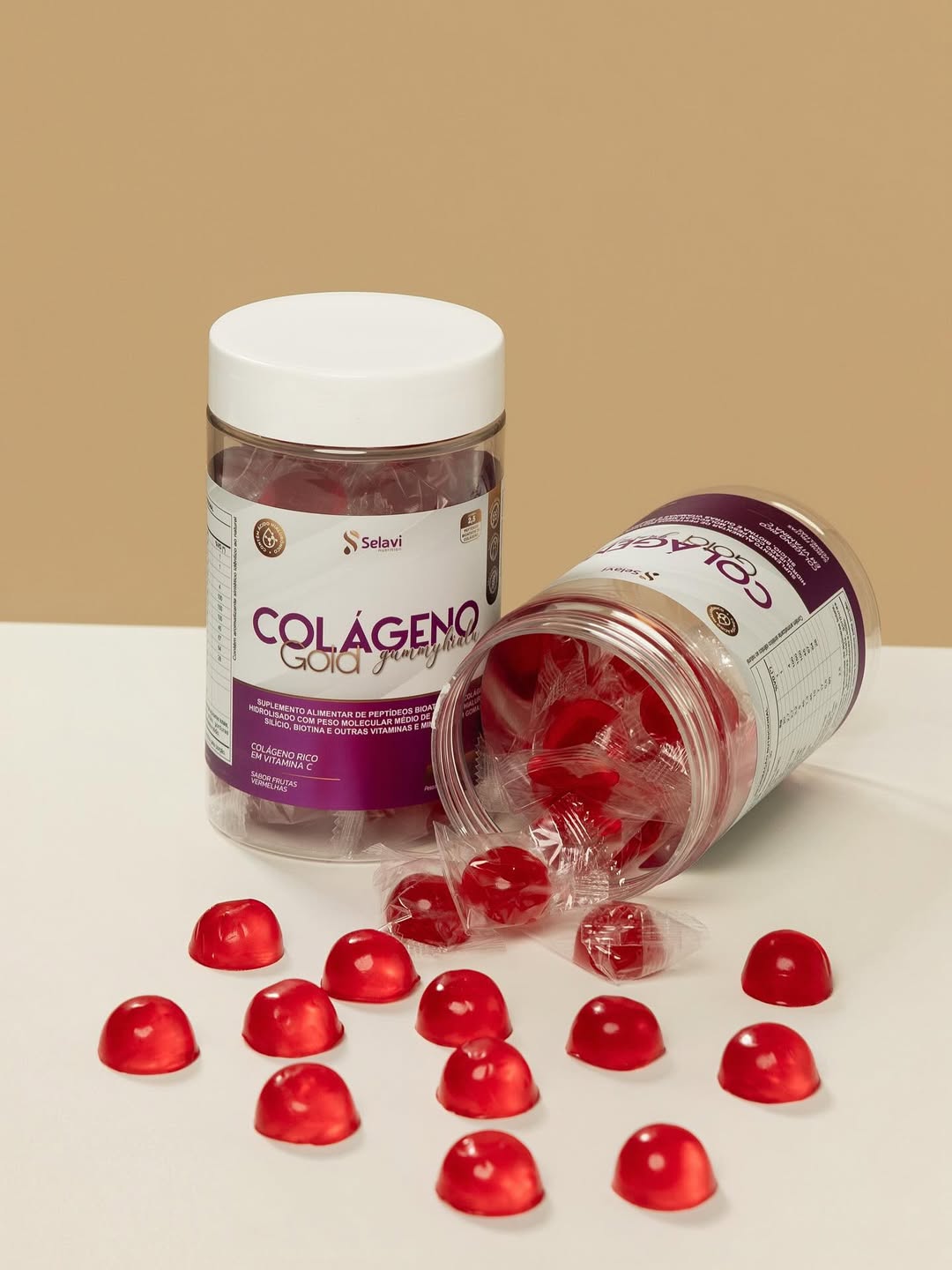 Pote de Colágeno Gold Gummies Selavi com as balas expostas