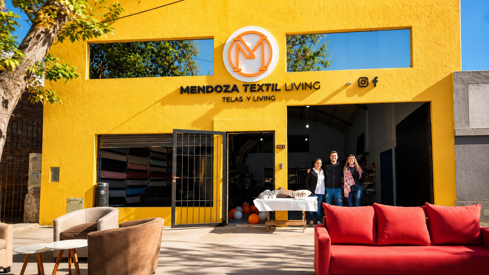 Frente del showroom Mendoza Textil Living en Av. Mariano Moreno 961, San Rafael
