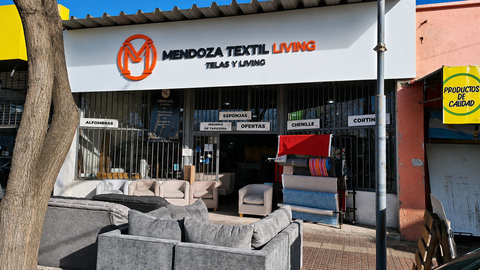 Frente del showroom Mendoza Textil Living en Ozamis 386, Maipú