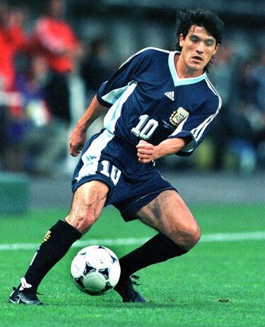 Camisa-seleção-argentina-away-copa-do-mundo-1998-azul-masculina-ayala-zanetti-simeone-veron-batistuta-gallardo-crespo-ortega-