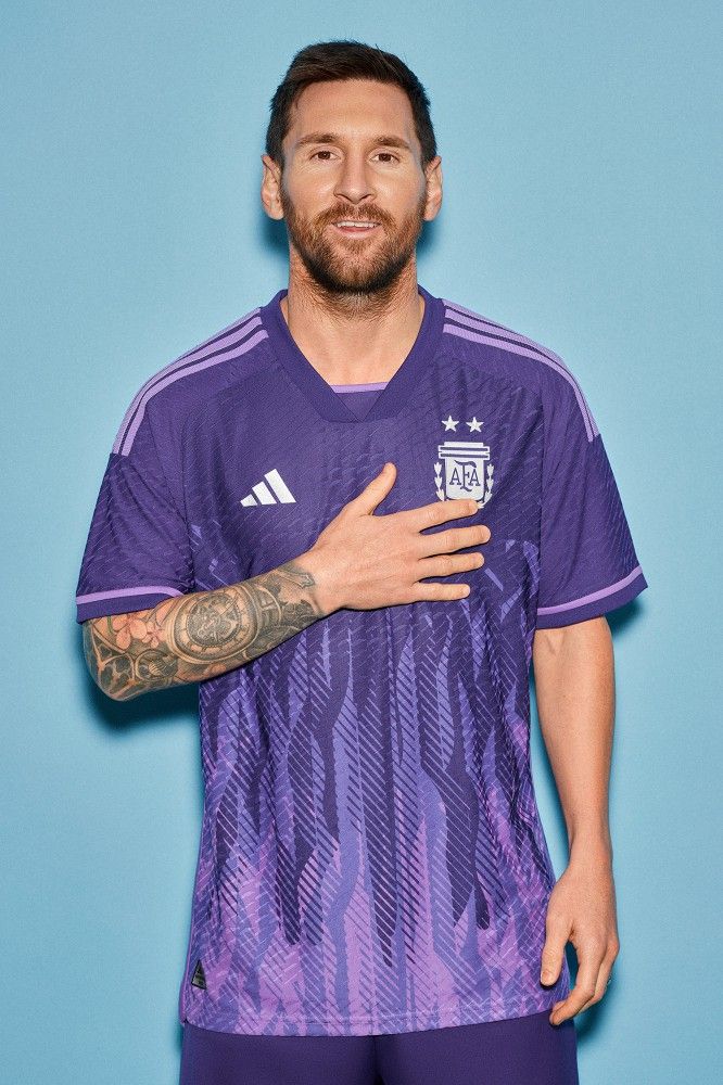 Camisa-seleção-argentina-masculina-modelo-torcedor-away-roxa-lilás-copa-do-mundo-catar-2022-lionel-messi-lautaro-martinez-alvarez-tagliafico-paredes-otamendi-dybala-di-maria-lo-celso-
