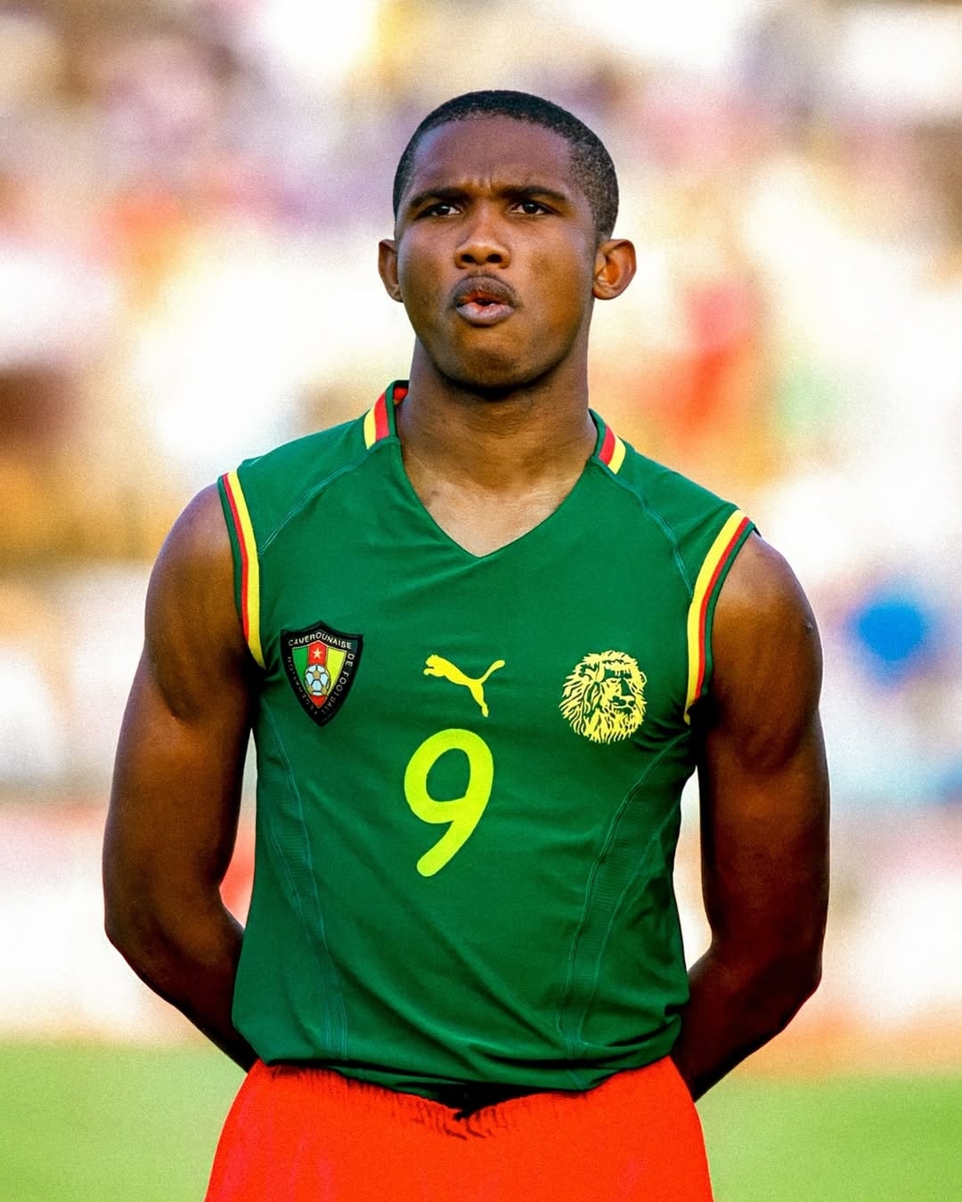 Camiseta-retrô-seleção-camarrões-camaroes-cameroon-2002-polemica-verde-regata-i-home-modelo-fan-torcedor-masculina-futebol-etoo-djemba-mboma-