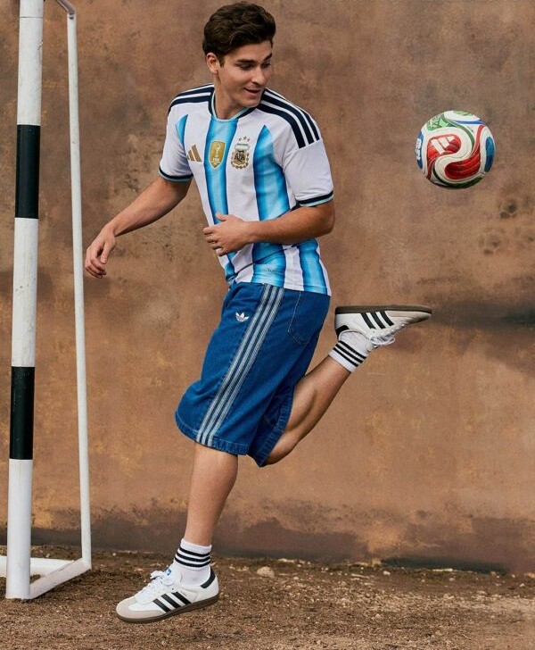 camisa-sele&ccedil;&atilde;o-argentina-copa-do-mundo-2026-feminina-home-uniforme-titular-branco-azul-modelo-torcedor-lionel-messi-julian-alvarez-enzo-fernandez-lautaro-martinez-rodrigo-de-paul-