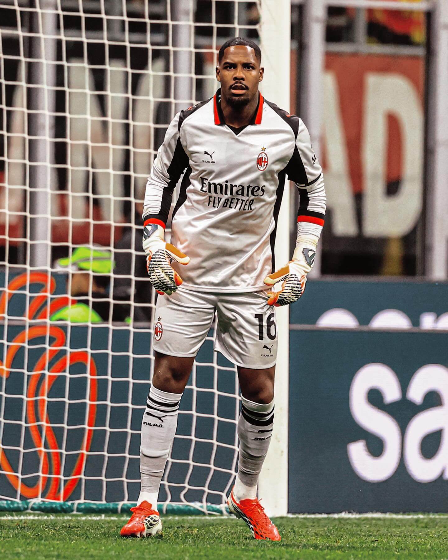 camisa-ac-milan-25-26-fourth-2025-2026-prata-goleiro-modelo-torcedor-modric-pulisic-rafa-leao-gonçalo-ramos-nkunku-fofana-rabiot-maignan-