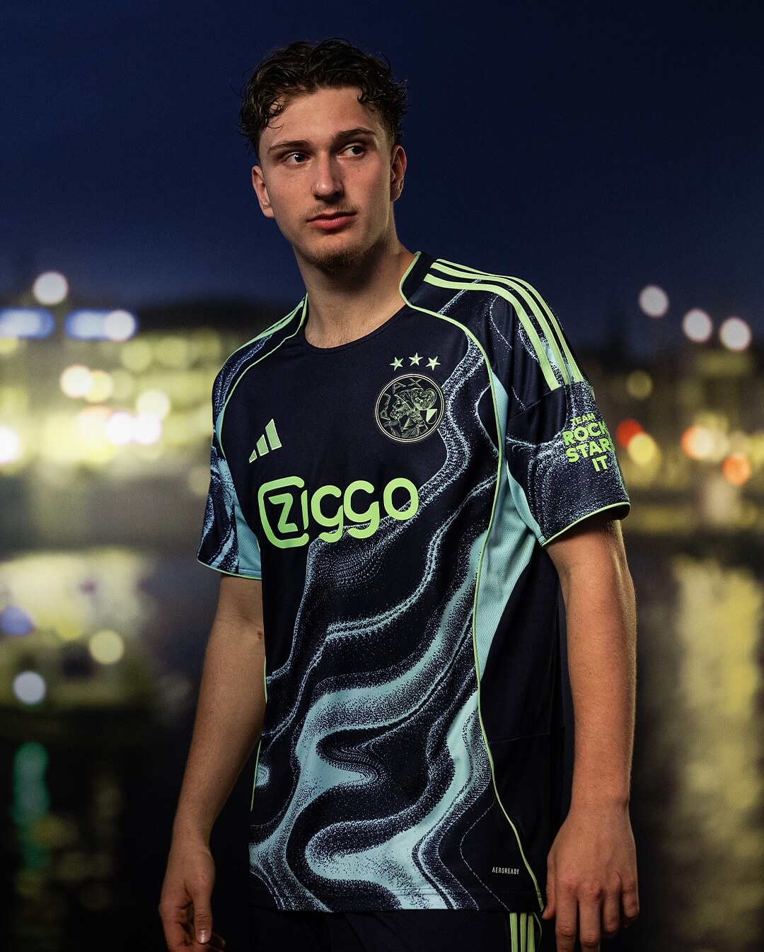 camisa-ajax-25-26-away-2025-2026-reserva-azul-masculina-modelo-torcedor-henderson-weghorst-klaassen-dolberg-berghuis-dolberg-