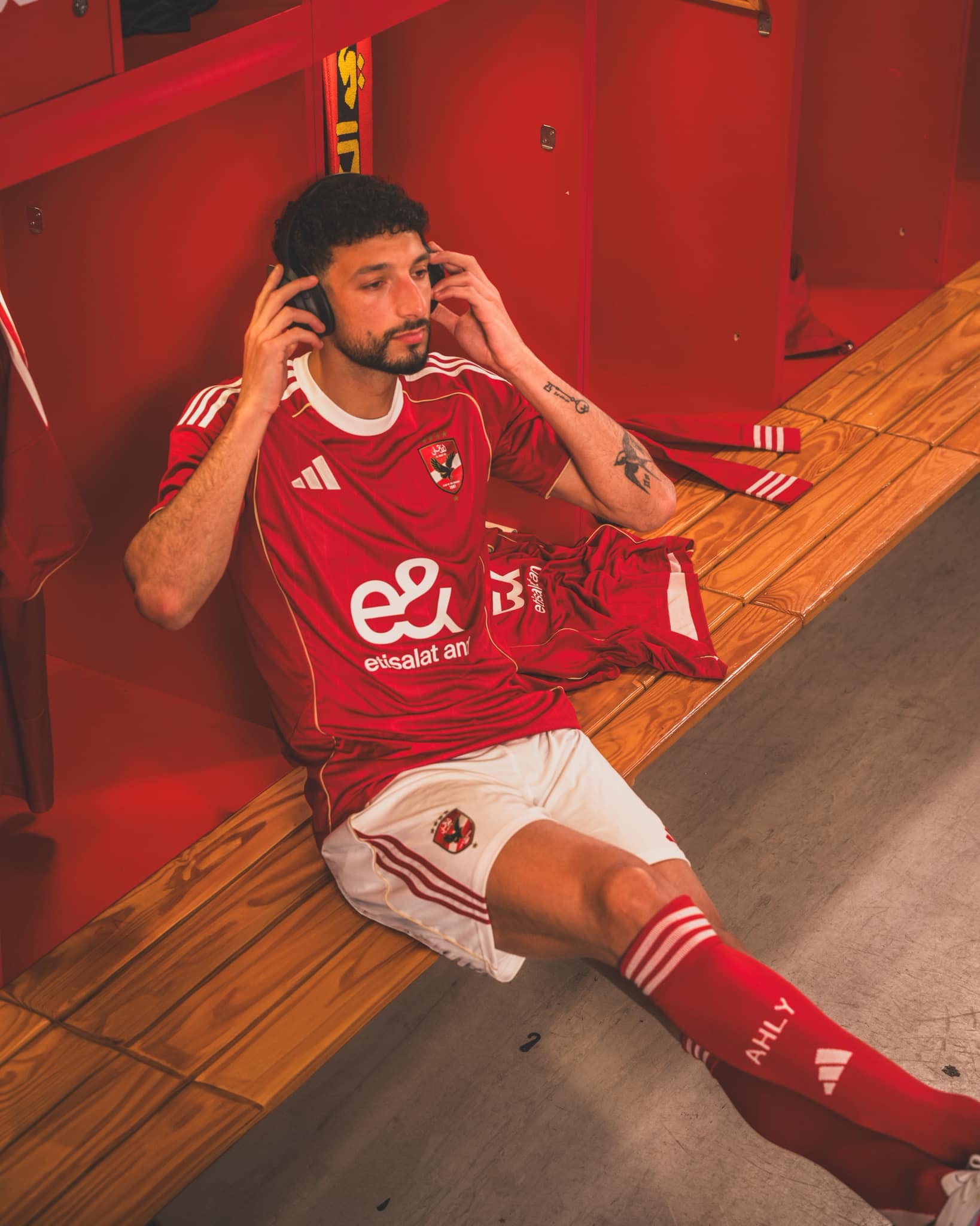 camisa-al-ahly-egito-home-25-26-vermelha-titular-copa-do-mundo-de-clubes-2025-masculina-el-shenawy-trezeguet-zizo-