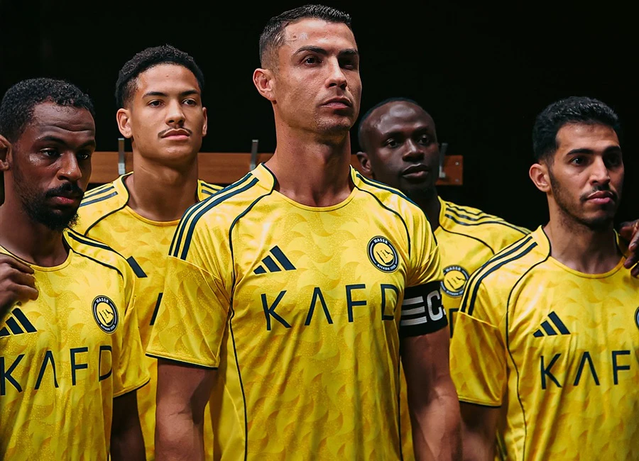 camisa-al-nassr-home-amarela-25-26-2025-2026-modelo-torcedor-nasser-nassar-cristiano-ronaldo-cr7-mane-laporte-bento-otavio-brozovic-joao-felix-