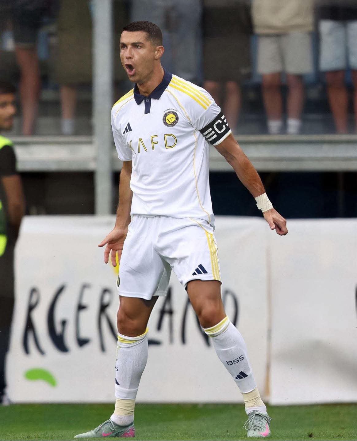 camisa-al-nassr-third-branca-25-26-2025-2026-modelo-torcedor-nasser-nassar-cristiano-ronaldo-cr7-mane-laporte-bento-otavio-brozovic-joao-felix-