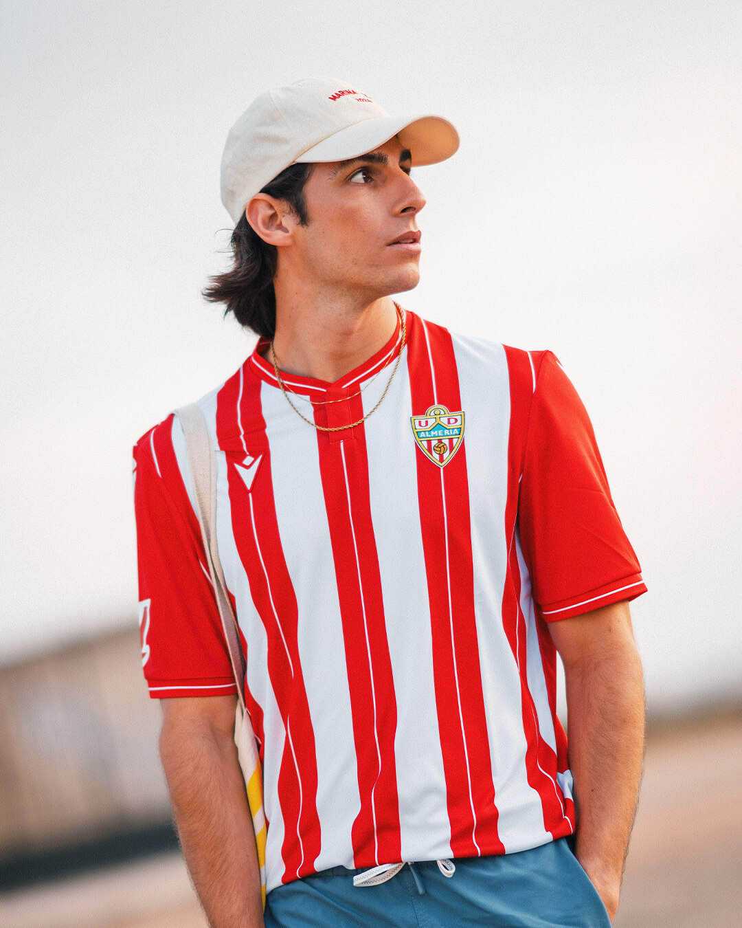 camisa-almeria-25-26-home-2025-2026-vermelha-modelo-torcedor-masculina-leo-baptistao-lazaro-