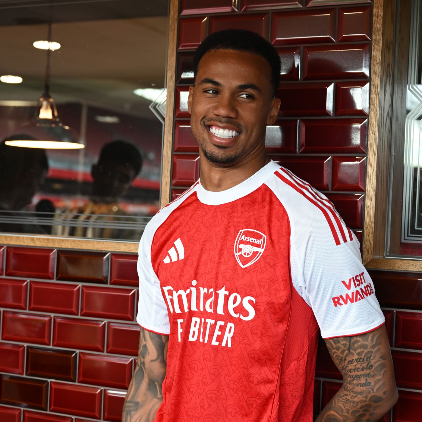 camisa-arsenal-25-26-2025-206-titular-vermelha-modelo-torcedor-masculina-madueke-odegaard-saka-gabriel-martinelli-jesus-magalhaes-havertz-rice-zinchenko-zubimendi-