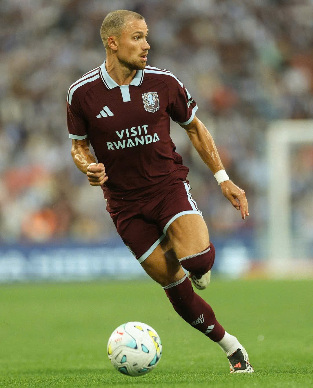 camisa-aston-villa-26-27-home-vinho-2026-2027-modelo-torcedor-abraham-garnacho-manzambi-joao-gomes-buendia-onana-mcginn-mings-suzuki-