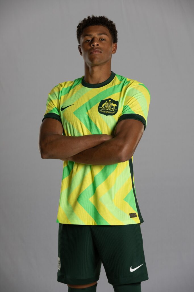 camisa-australia-copa-do-mundo-2026-verde-amarela-titular-modelo-torcedor-circati-irankunda-