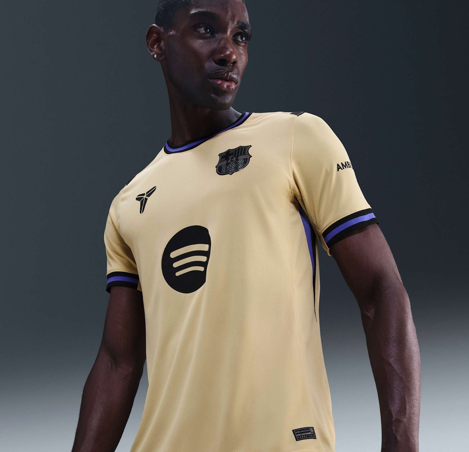 camisa-barcelona-away-mamba-25-26-kobe-bryant-2025-2026-amarelo-dourado-modelo-torcedor-masculina-lamine-yamal-lewa-lewandowski-raphinha-gavi-pedri-dani-olmo-rashford-