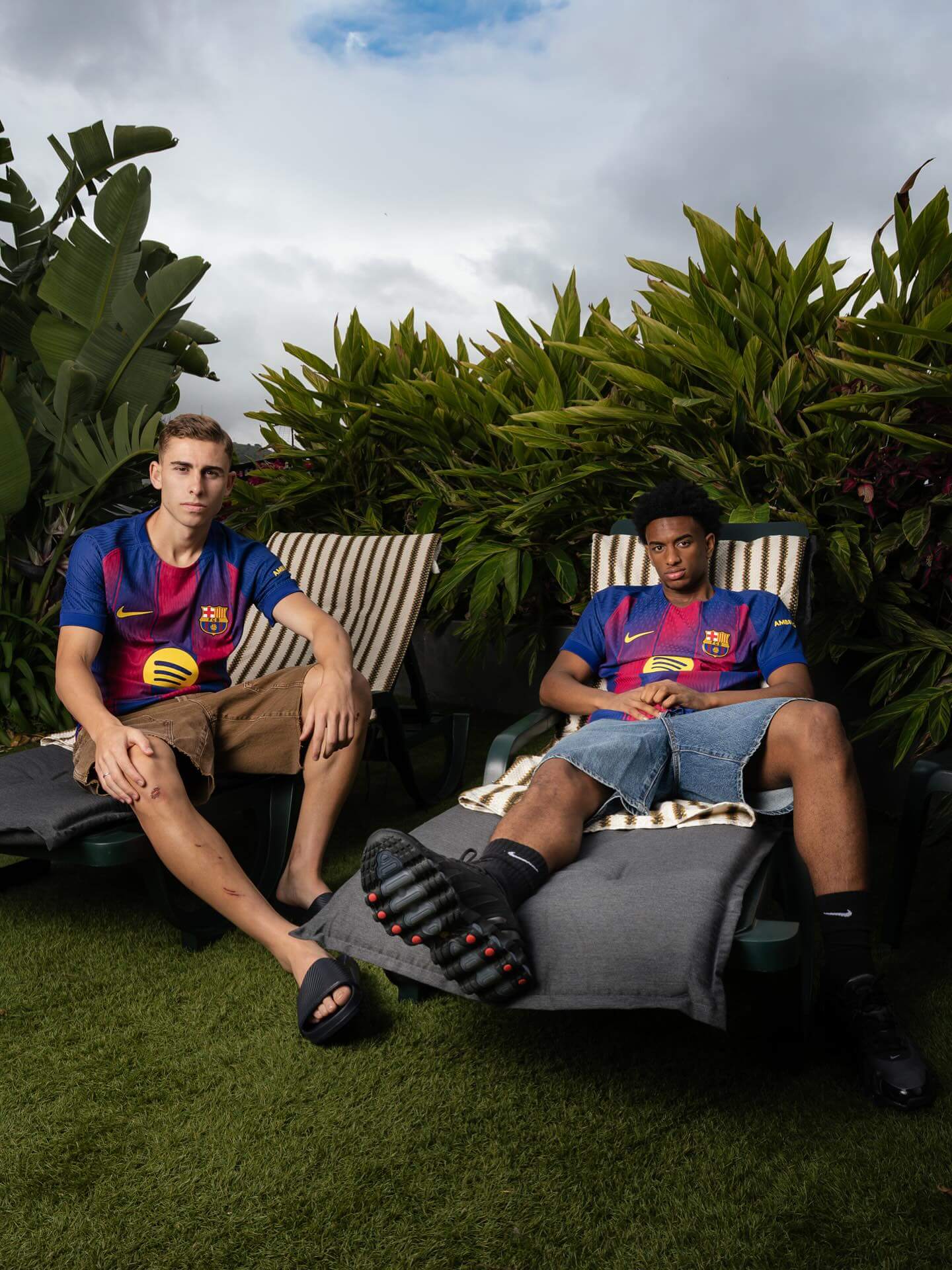 camisa-barcelona-home-titular-25-26-2025-2026-azul-grená-modelo-torcedor-masculina-lamine-yamal-lewa-lewandowski-raphinha-gavi-pedri-dani-olmo-