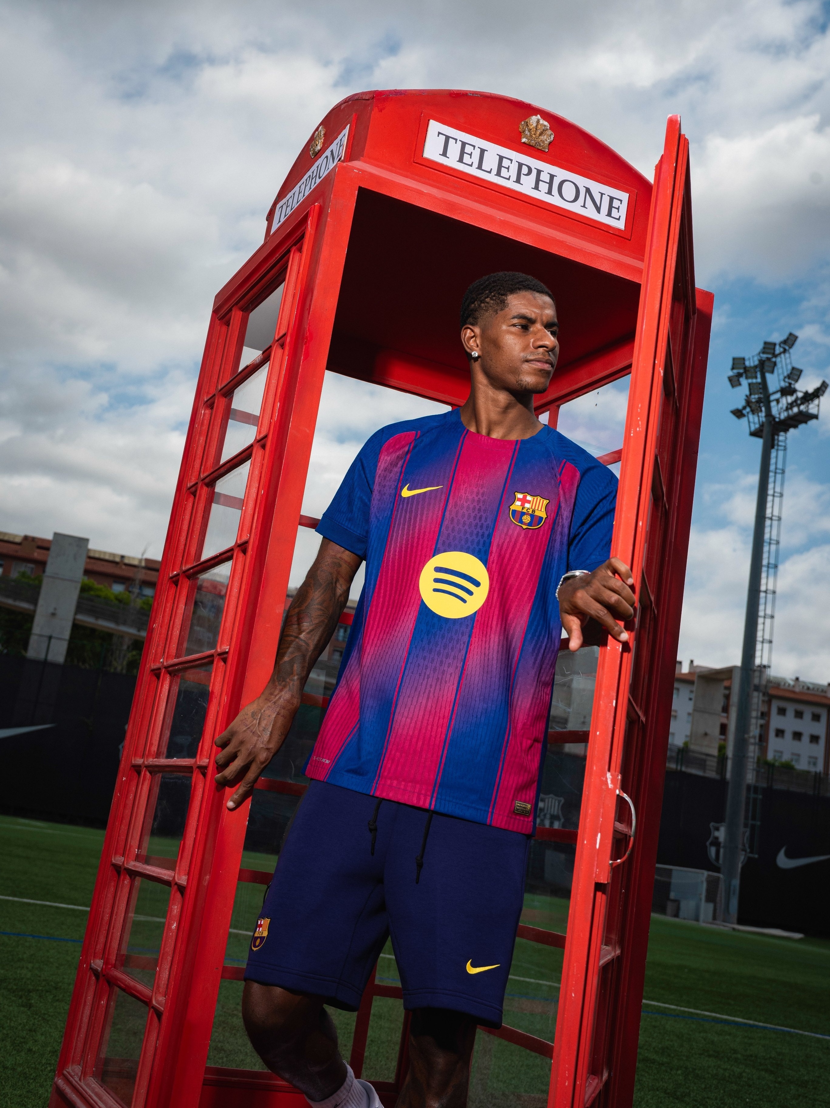 camisa-barcelona-home-titular-25-26-2025-2026-azul-grená-modelo-torcedor-masculina-lamine-yamal-lewa-lewandowski-raphinha-gavi-pedri-dani-olmo-rashford-