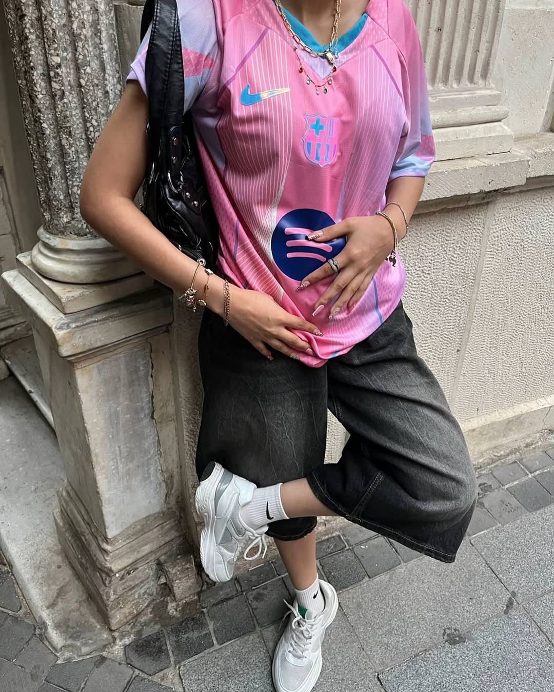 camisa-barcelona-rosa-pink-fantasma-concept2025-modelo-torcedor-feminina-lamine-yamal-lewa-lewandowski-raphinha-gavi-pedri-dani-olmo-