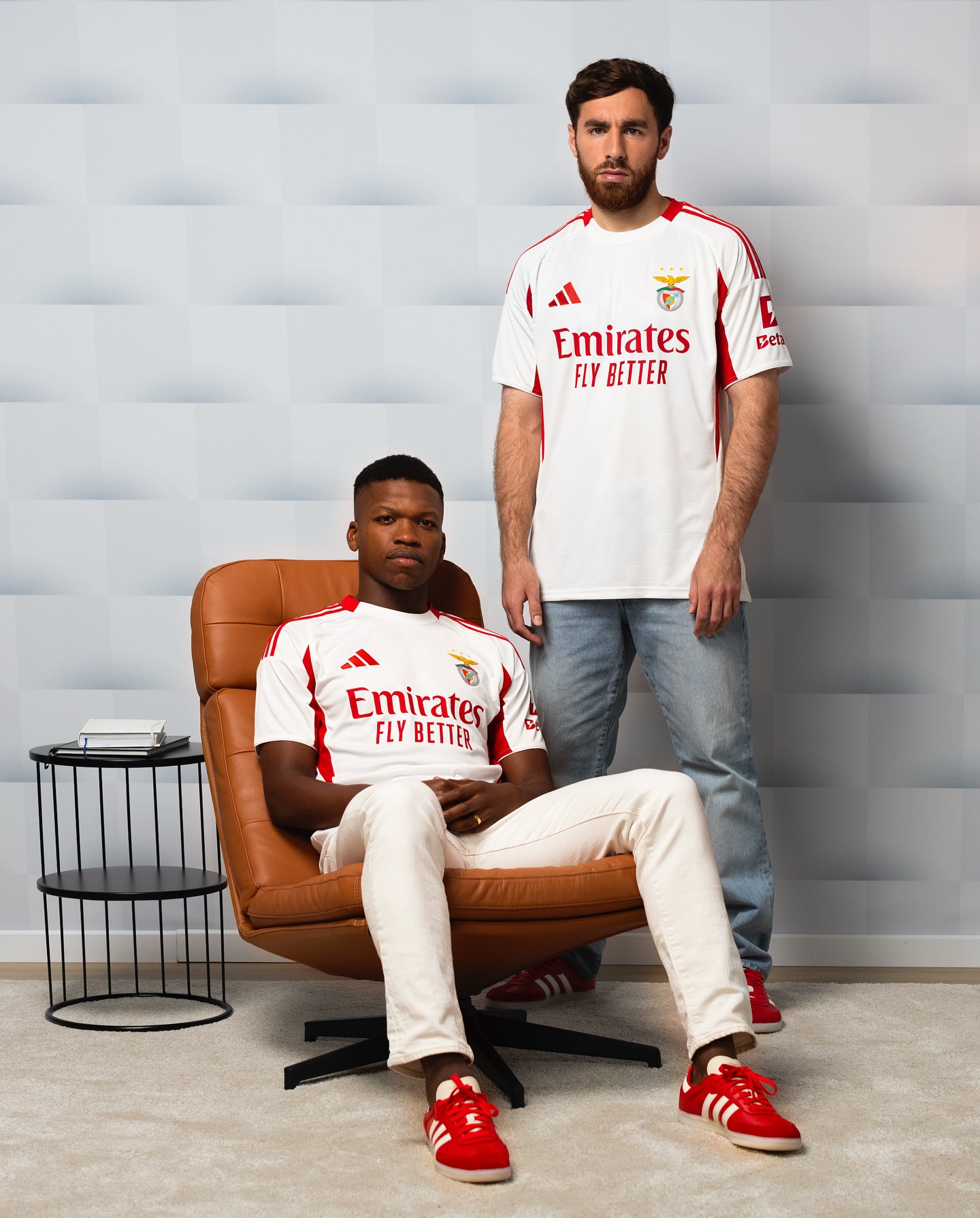 camisa-benfica-branca-25-26-2025-2026-uniforme-alternativo-masculina-torcedor-vermelha-otamendi-pavlidis-richard-rios-