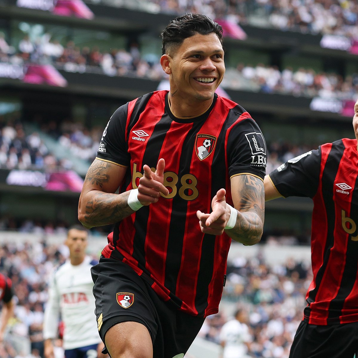 camisa-bournemouth-25-26-home-titular-vermelha-preta-modelo-torcedor-tavernier-evanilson-kluivert-adams-