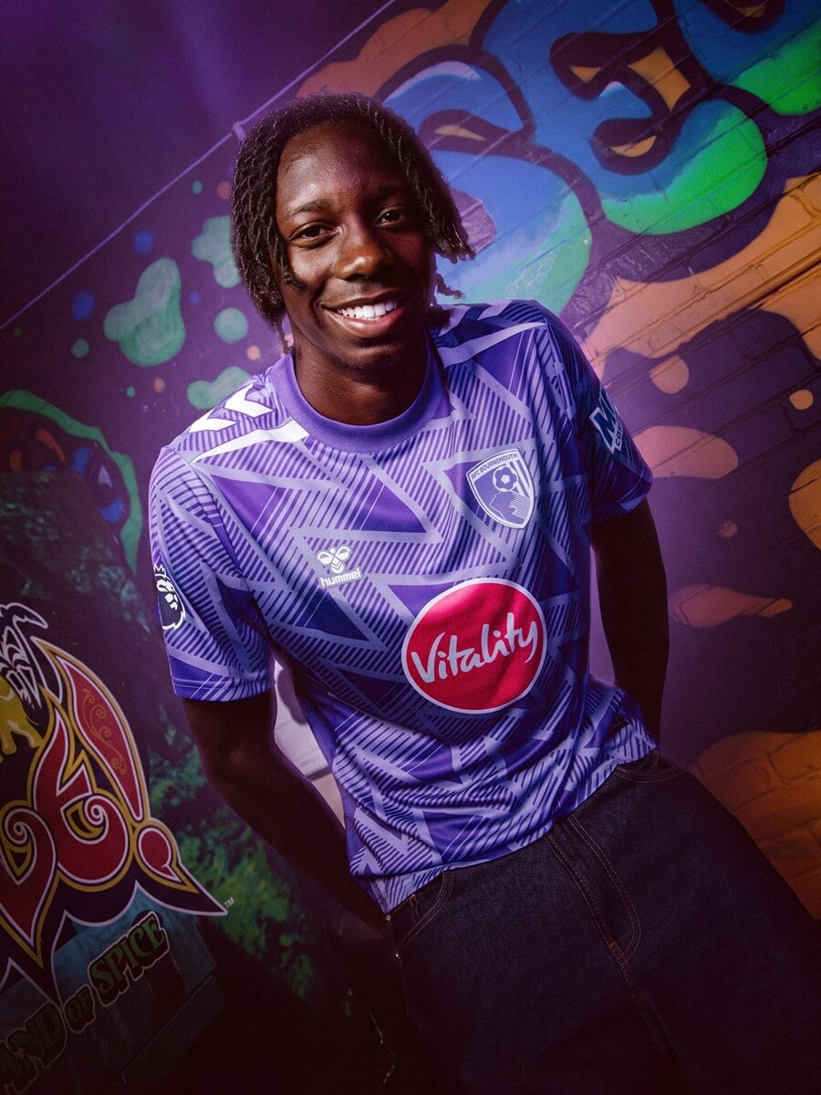 camisa-bournemouth-26-27-away-lilas-uniforme-reserva-2026-2027-masculina-modelo-torcedor-rayan-evanilson-kluivert-tavernier-adams-cook-
