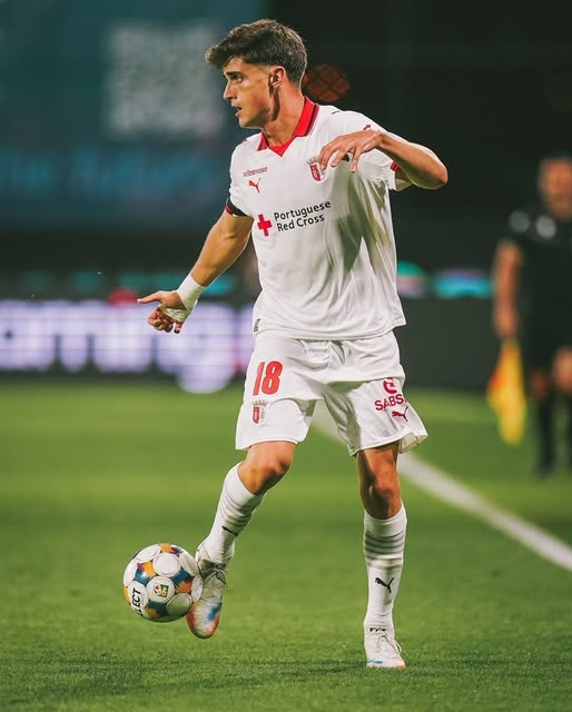 camisa-braga-25-26-2025-2026-away-branca-masculina-reserva-modelo-torcedor-horta-bruma-pizzi-joao-moutinho-pau-victor-moscardo-