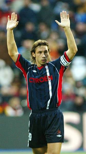 camisa-celta-vigo-away-2001-2002-azul-modelo-torcedor-retro-masculina-karpin-doriva-edu-McCarthy-Mostovoi-Juanfran-sylvinho-