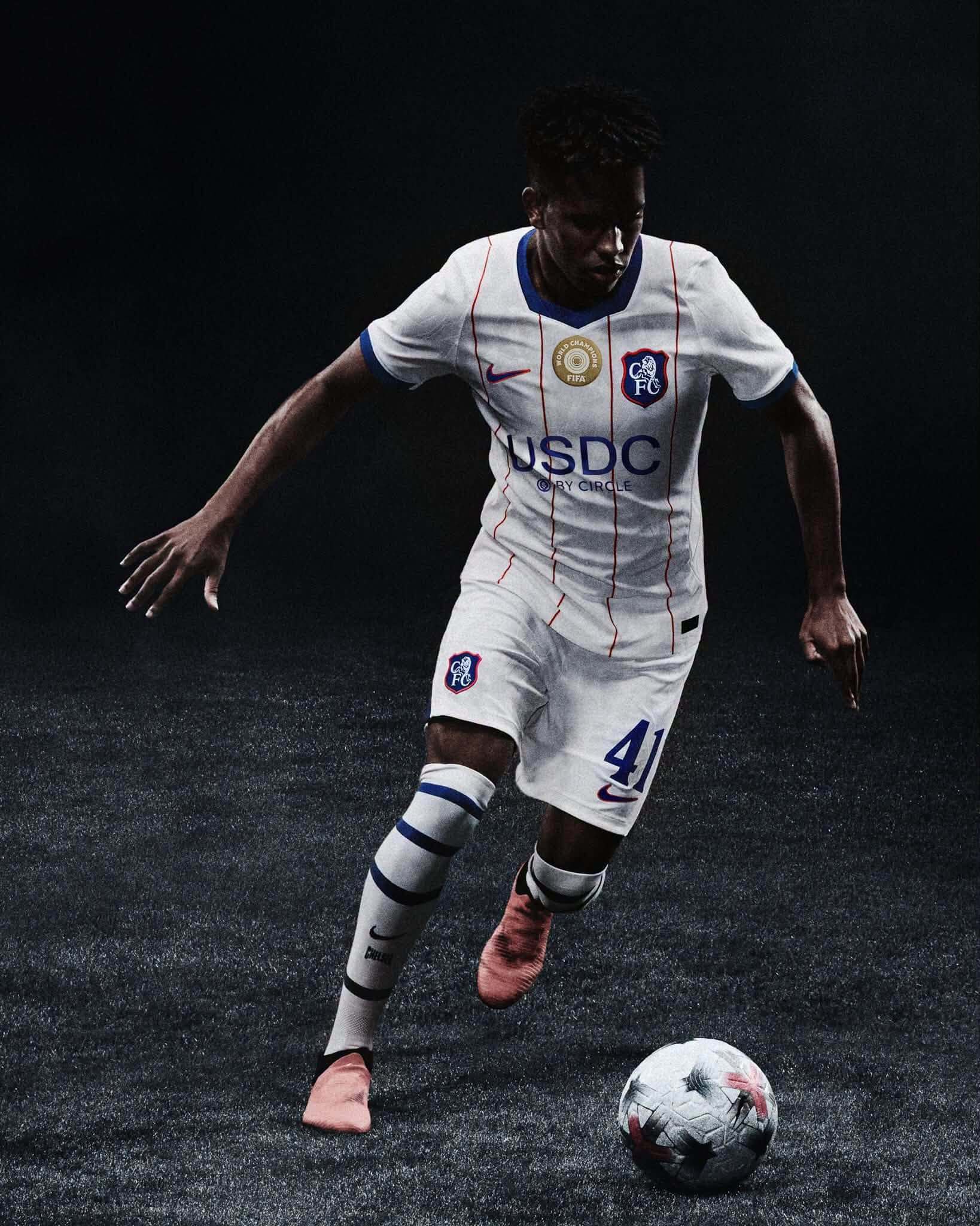 camisa-chelsea-26-27-third-branca-uniforme-alternativo-2026-2027-masculina-modelo-player-estevao-joao-pedro-neto-henderson-caicedo-lavia-palmer-fofana-