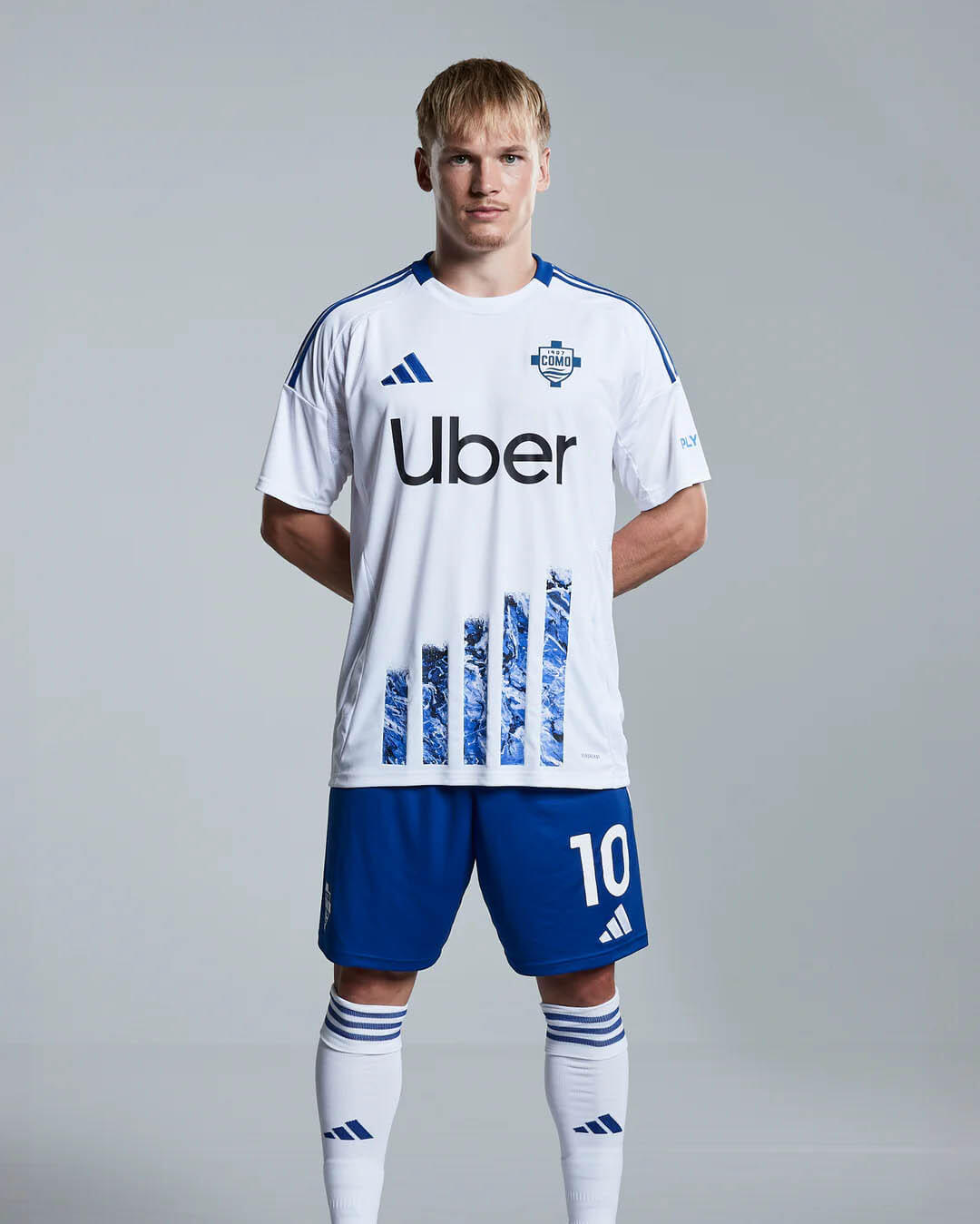 camisa-como-1907-24-25-azul-branca-2024-2025-modelo-torcedor-caqueret-nico-paz-diao-cutrone-sergi-roberto-dele-alli-