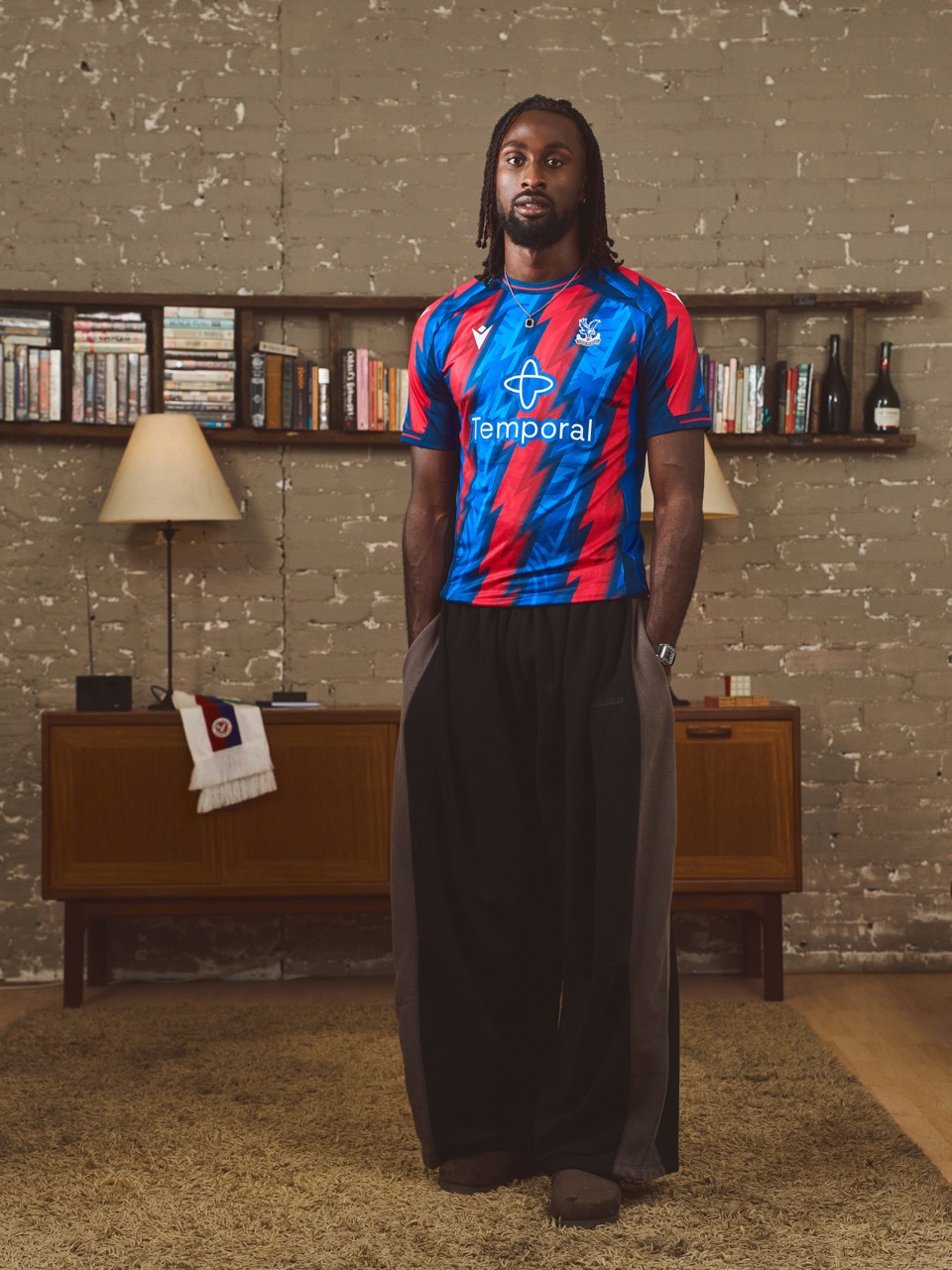 camisa-crystal-palace-third-26-27-vermelha-azul-2026-2027-modelo-torcedor-matheus-franca-chalobah-lerma-sarr-mateta-nketiah-doucoure-
