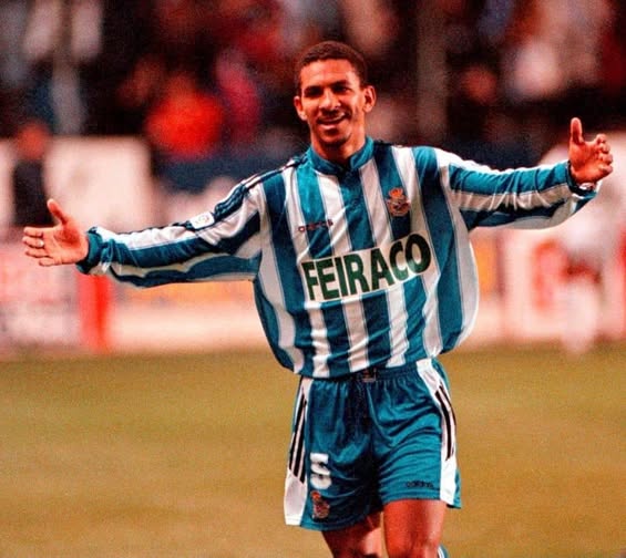 camisa-deportivo-la-coruna-retro-97-98-home-1997-1998-azul-branca-listrada-uniforme-titular-donato-mauro-silva-loco-abreu-luizao-djalminha-scaloni-flavio-conceicao-