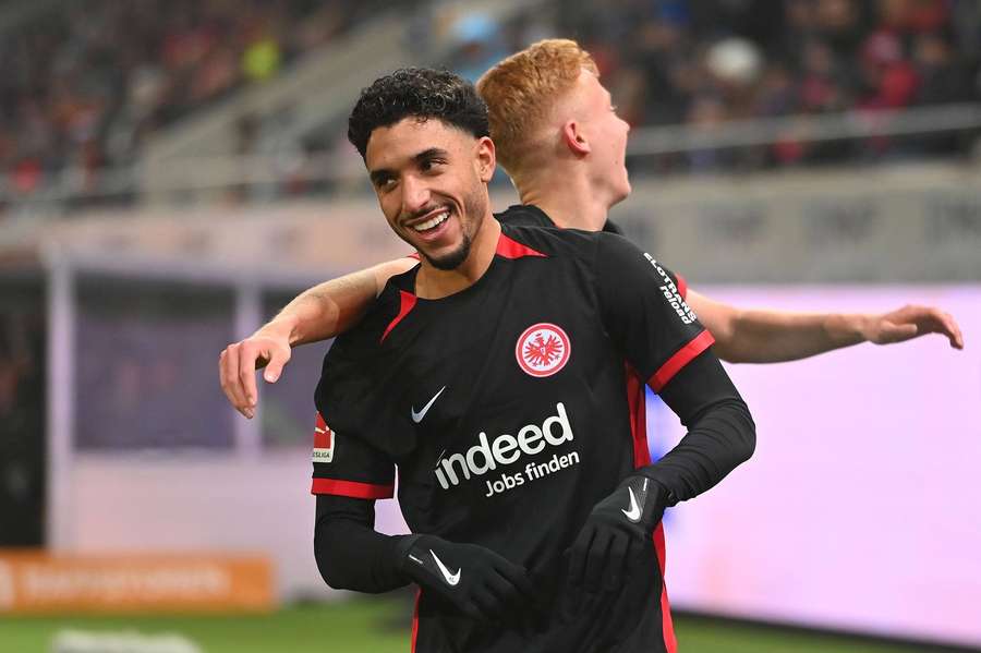 camisa-eintracht-frankfurt-away-24-25-preta-2025-2026-masculina-modelo-torcedor-ekitike-batshuayi-marmoush-gotze-dahoud-tuta-trapp-