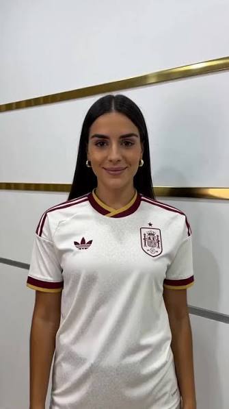 camisa-espanha-branca-copa-do-mundo-2026-away-uniforme-reserva-feminina-modelo-torcedor-gavi-pedri-lamine-yamal-nico-williams-ferran-asensio-rodri-sarabia-olmo-oyarzabal-baena-