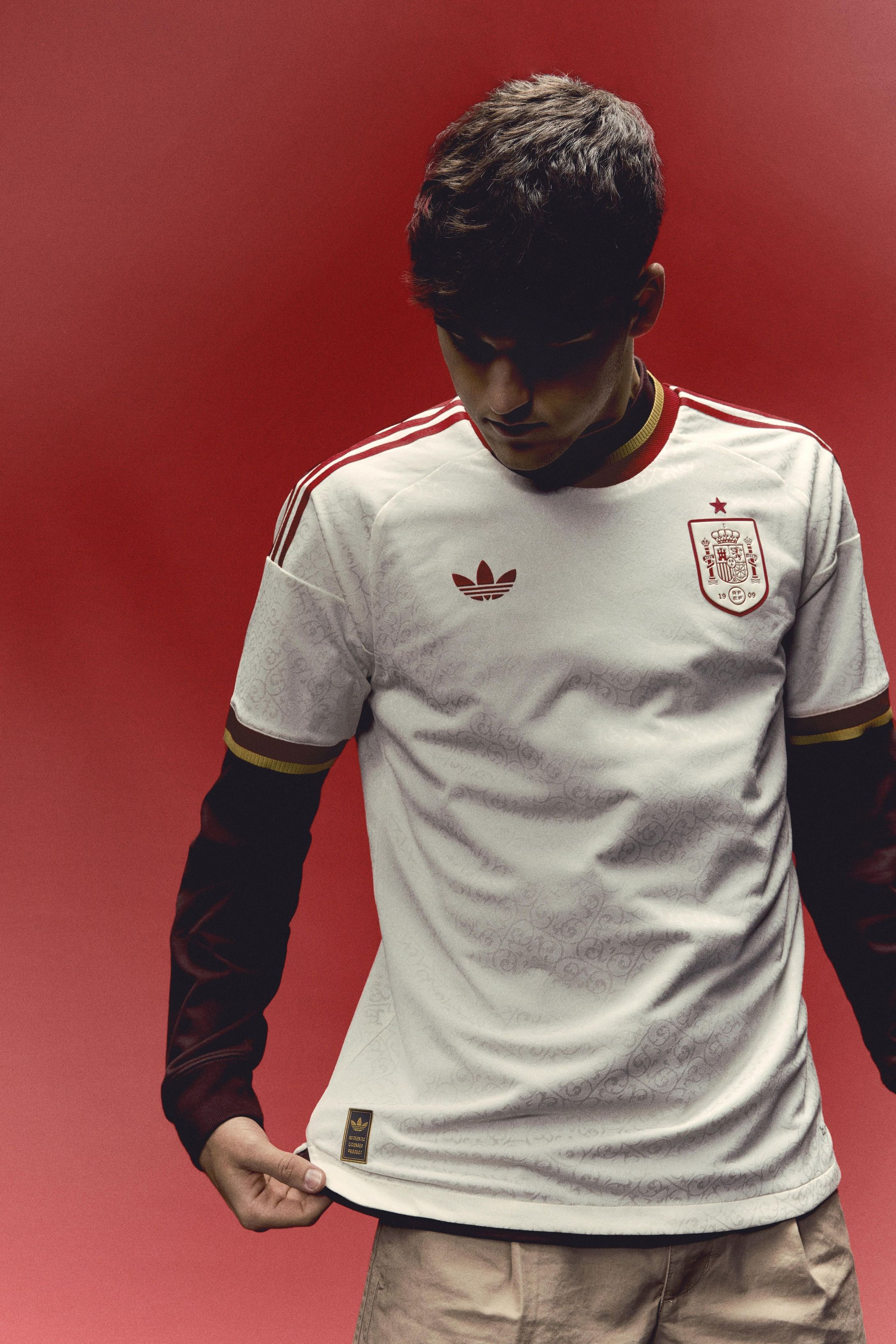 camisa-espanha-branca-copa-do-mundo-2026-away-uniforme-reserva-masculina-modelo-player-gavi-pedri-lamine-yamal-nico-williams-morata-ferran-asensio-rodri-sarabia-olmo-oyarzabal-